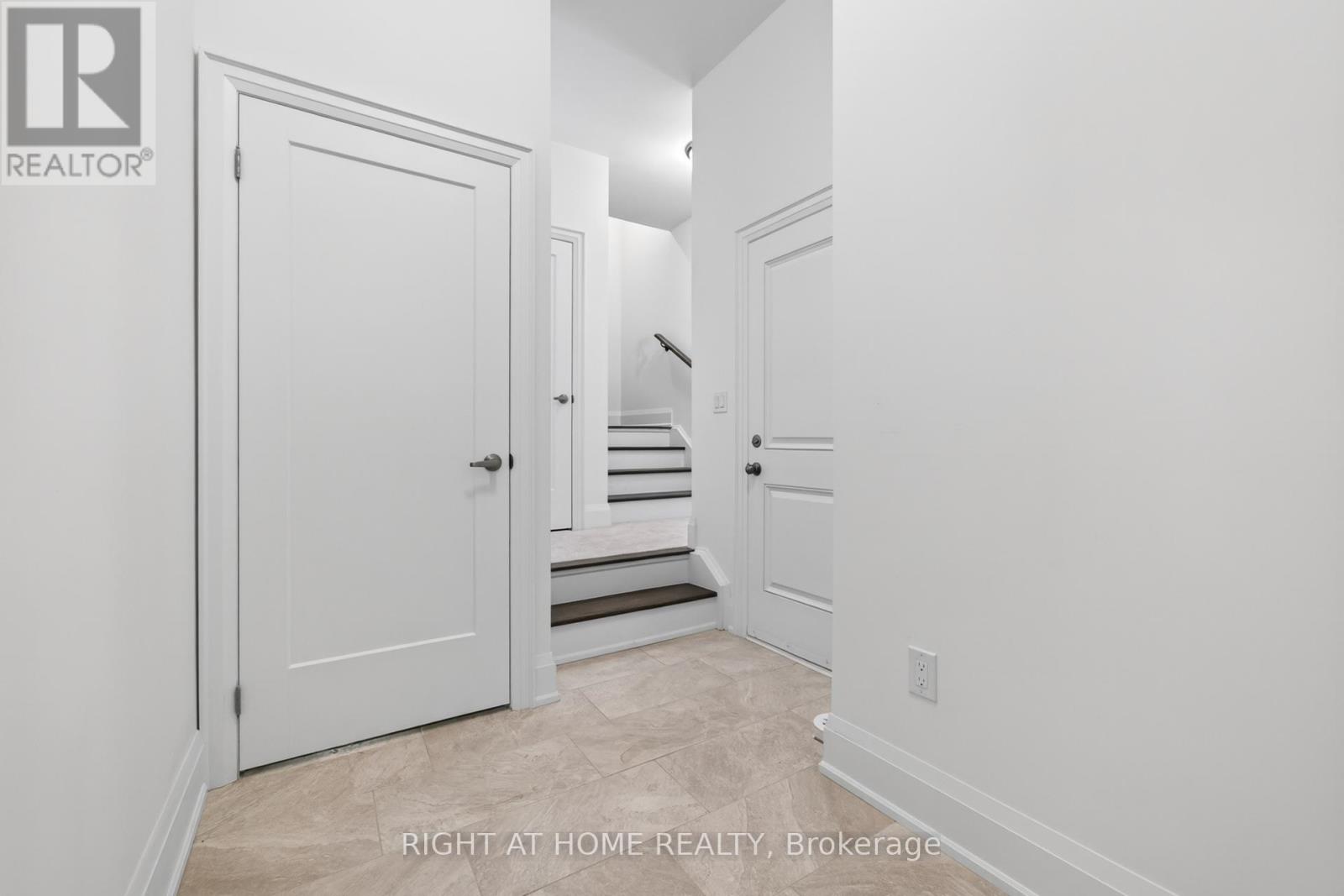 3311 Azam Way, Oakville, Ontario  L6M 5S2 - Photo 5 - W13414736
