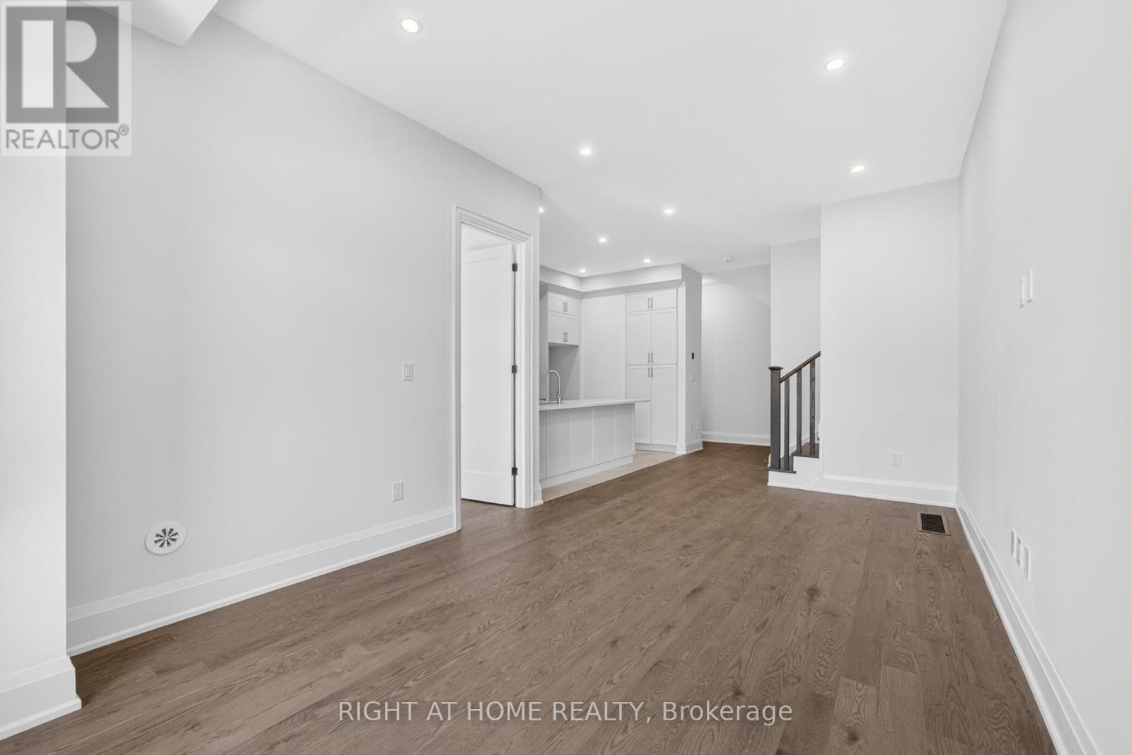 3311 Azam Way, Oakville, Ontario  L6M 5S2 - Photo 7 - W13414736