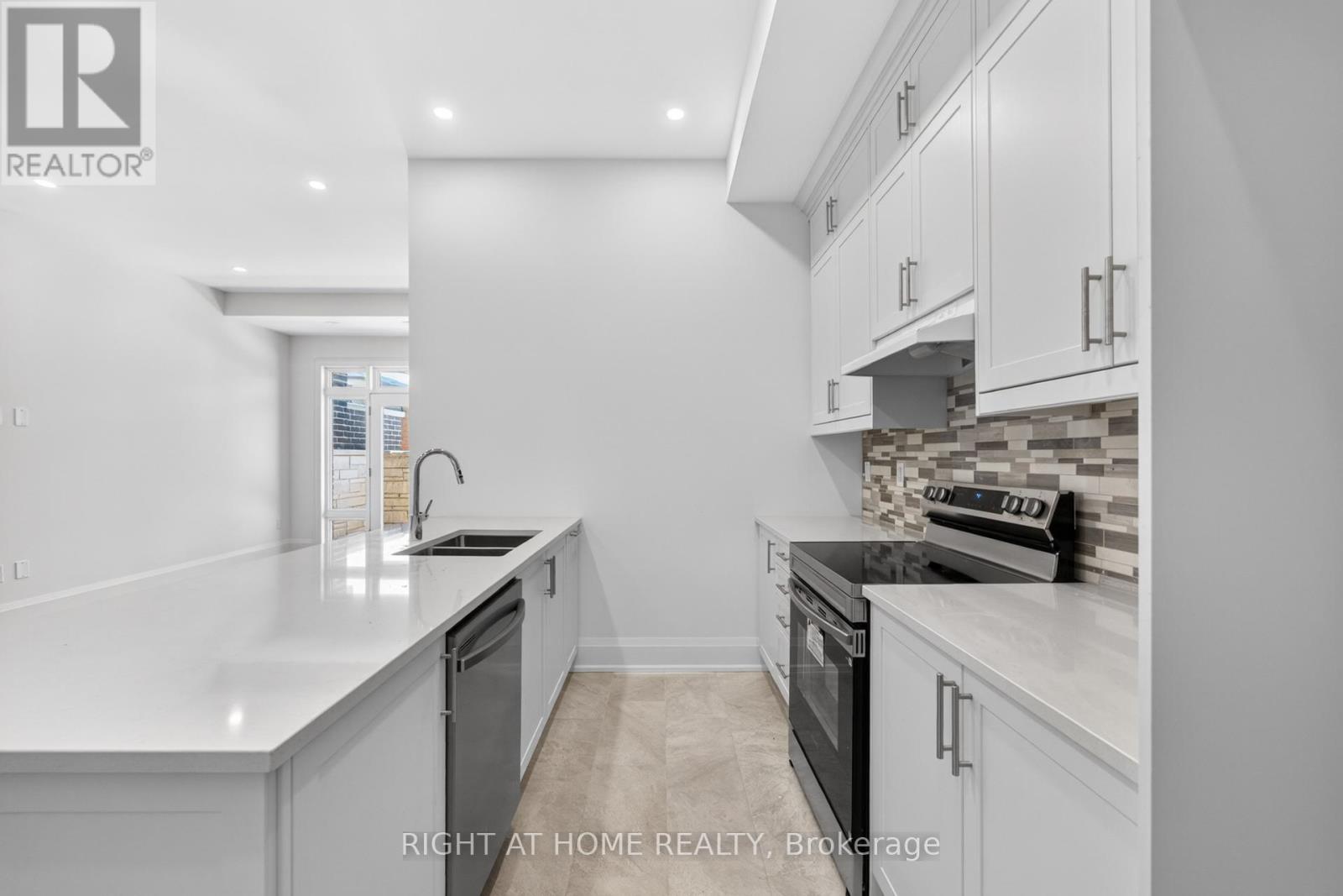 3311 Azam Way, Oakville, Ontario  L6M 5S2 - Photo 8 - W13414736