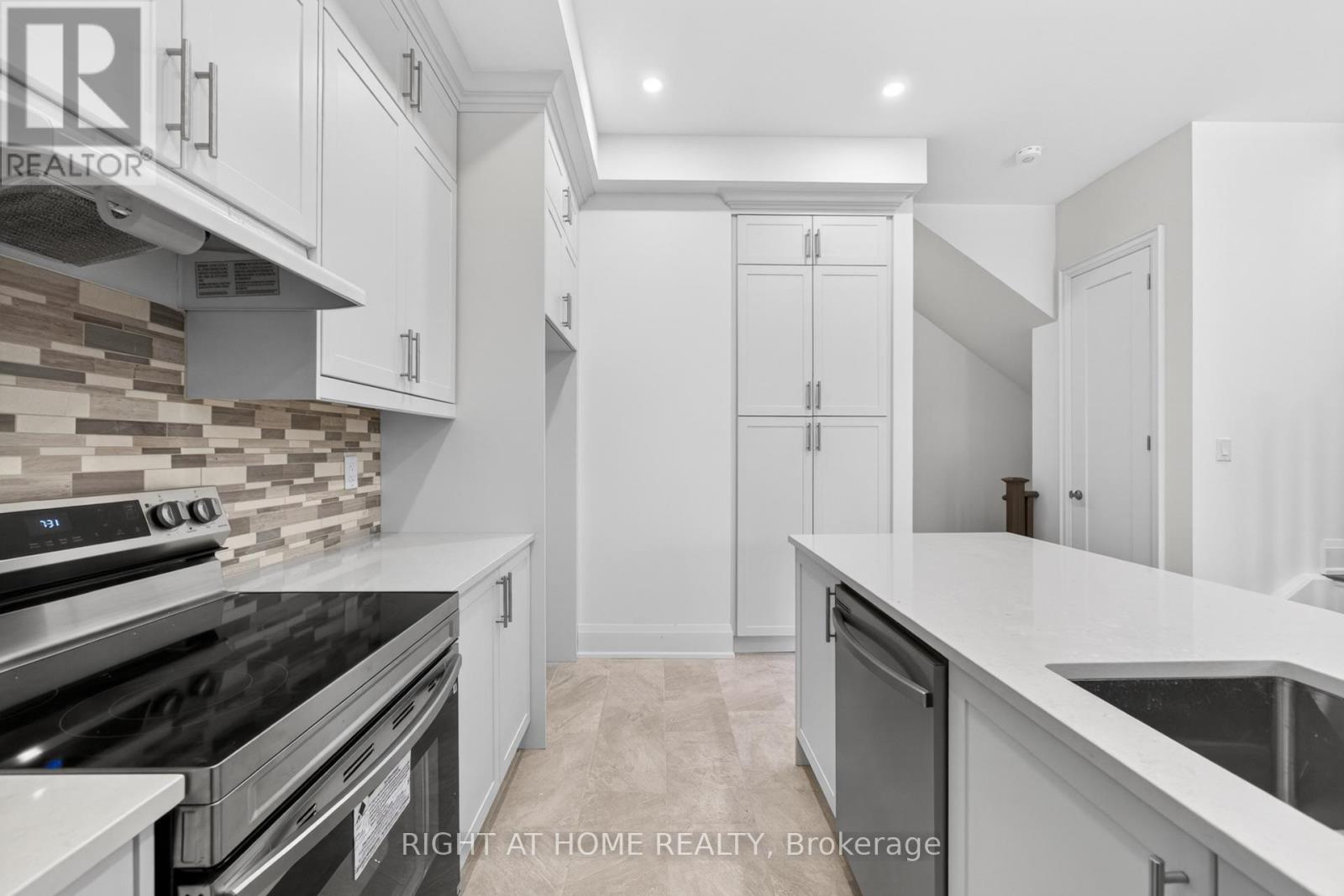 3311 Azam Way, Oakville, Ontario  L6M 5S2 - Photo 9 - W13414736