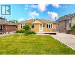 376 RUSTIC ROAD, Toronto, Ontario