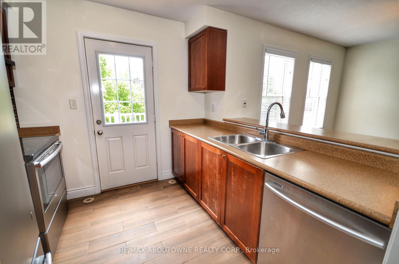 3057 Dewridge Avenue, Oakville, Ontario  L6M 5J1 - Photo 6 - W13414884