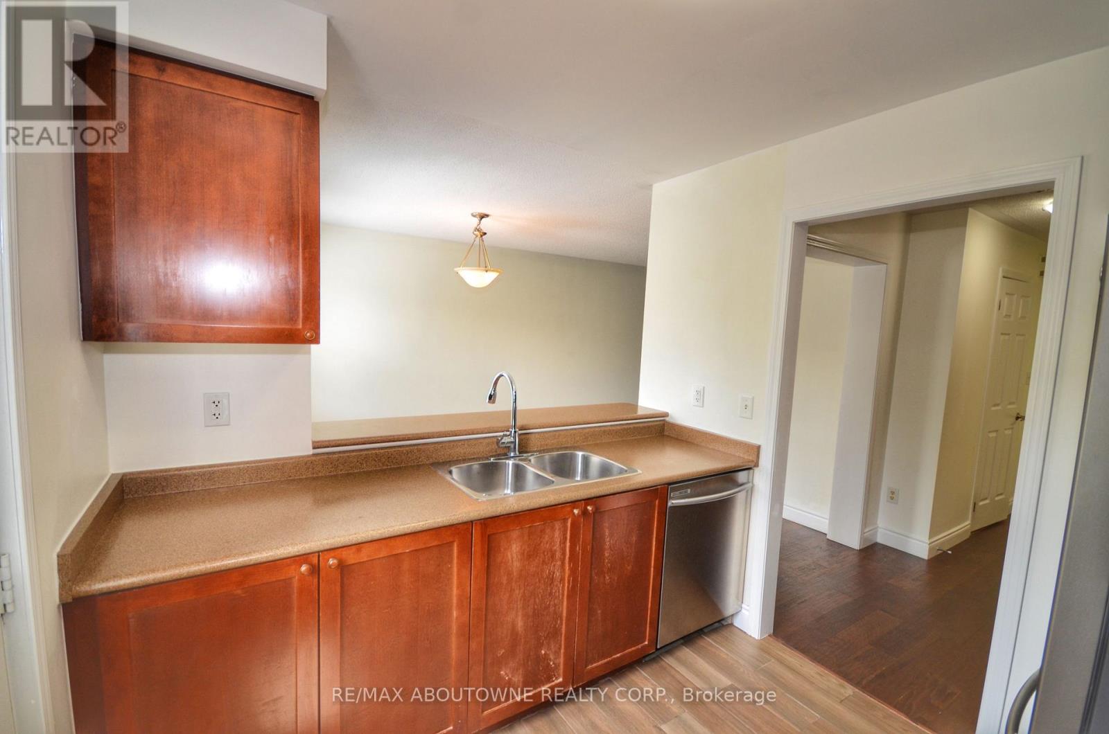 3057 Dewridge Avenue, Oakville, Ontario  L6M 5J1 - Photo 7 - W13414884
