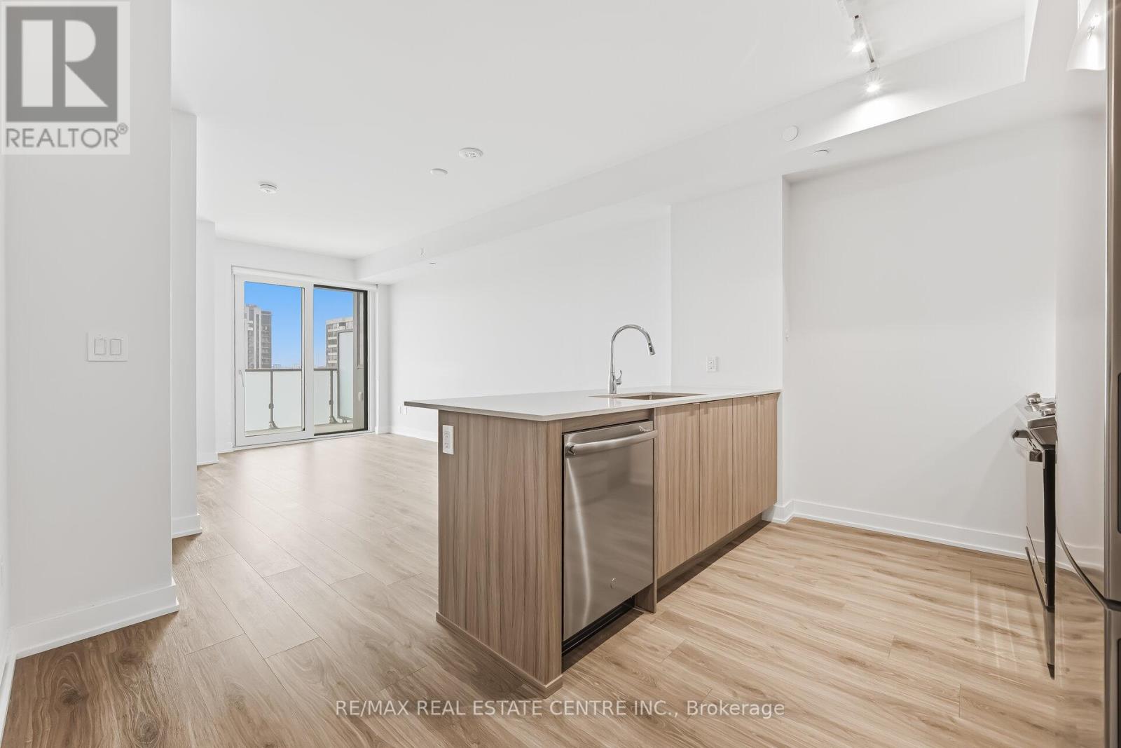 1402 - 4130 Parkside Village Drive, Mississauga, Ontario  L5B 3M8 - Photo 9 - W13414918