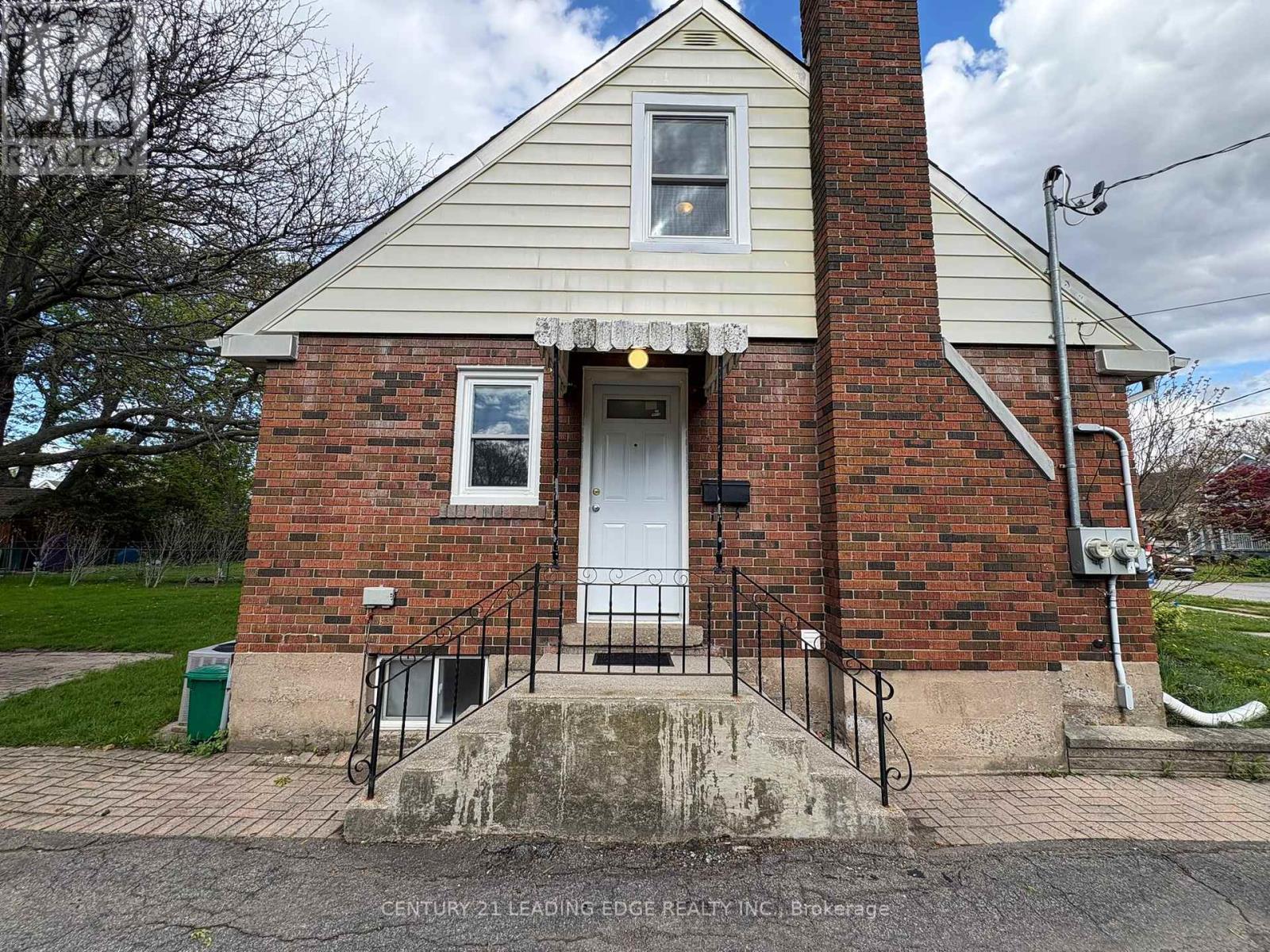 (LOWER) - 22 GREENWOOD AVENUE, Welland, Ontario