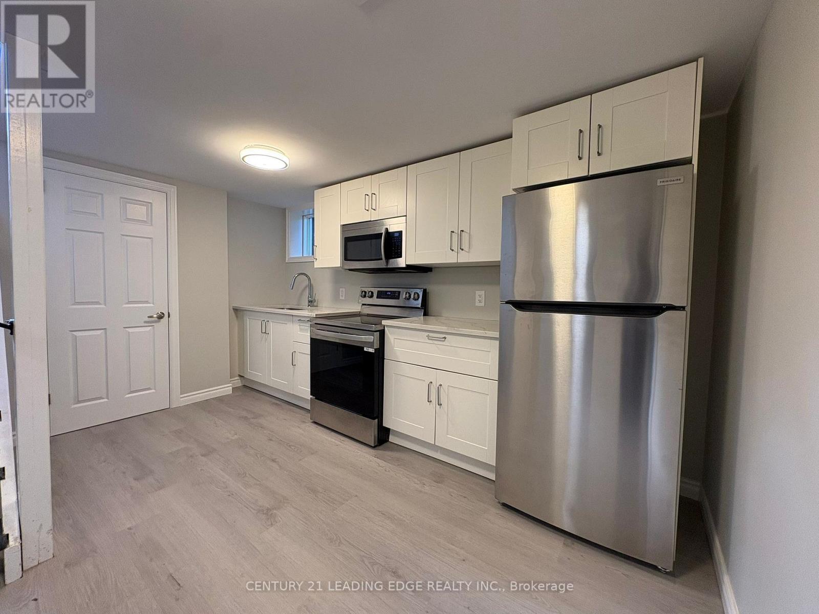 (Lower) - 22 Greenwood Avenue, Welland, Ontario  L3C 4B2 - Photo 2 - X13414784