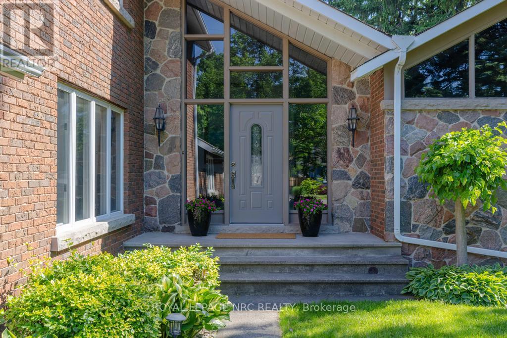 4 Maplewood Drive, St. Catharines, Ontario  L2M 3P1 - Photo 4 - X13414912