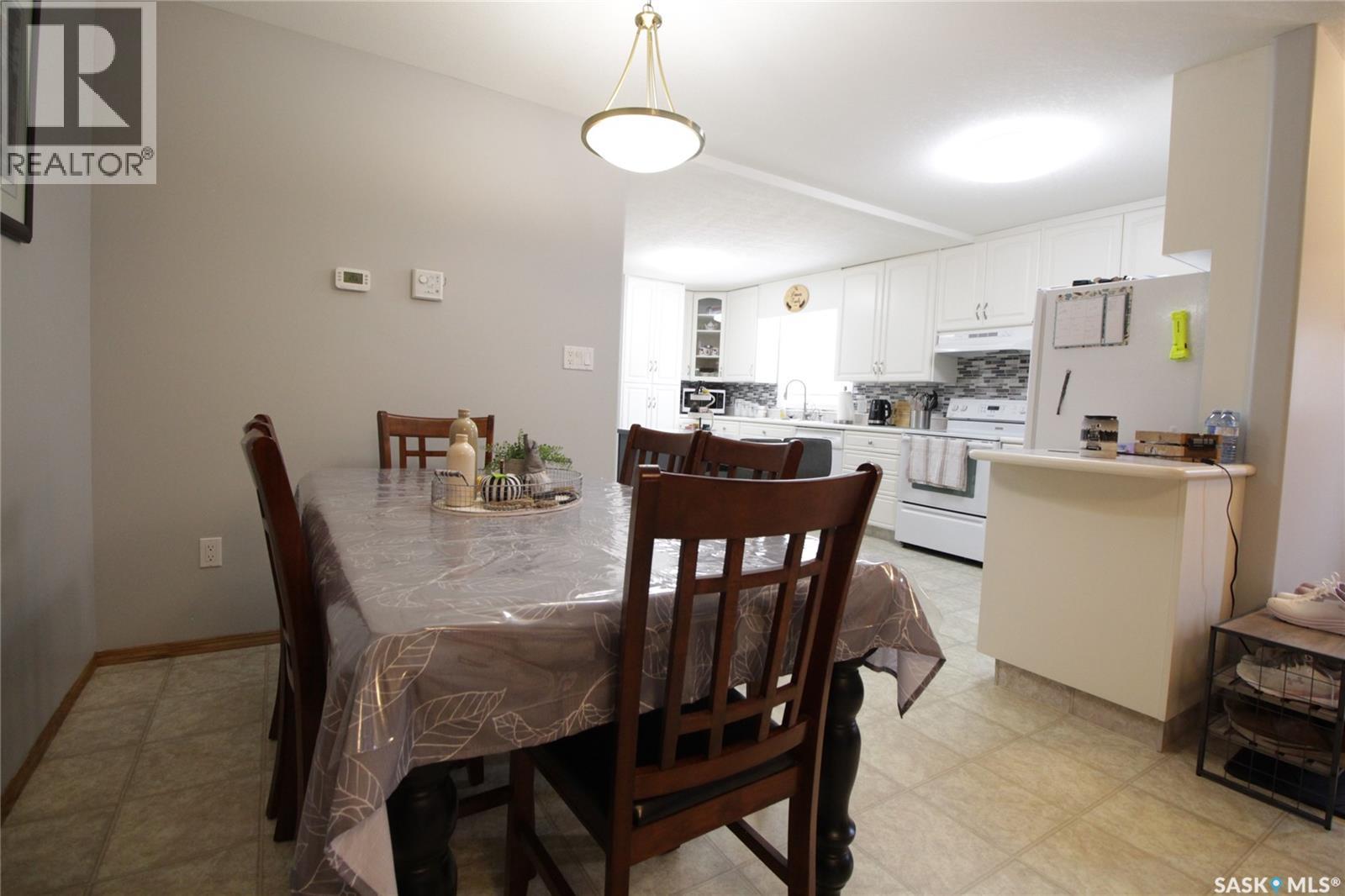 1023 Mountain Street, Moosomin, Saskatchewan  S0G 3N0 - Photo 5 - SK034632