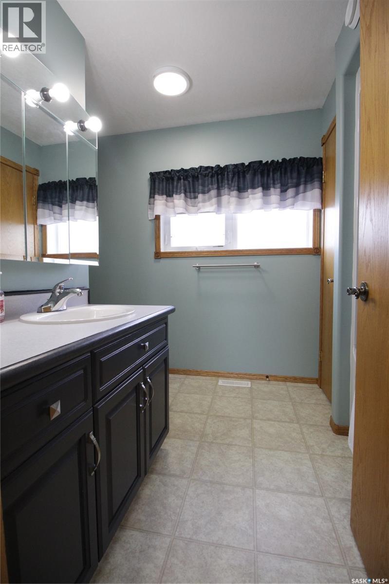 1023 Mountain Street, Moosomin, Saskatchewan  S0G 3N0 - Photo 18 - SK034632