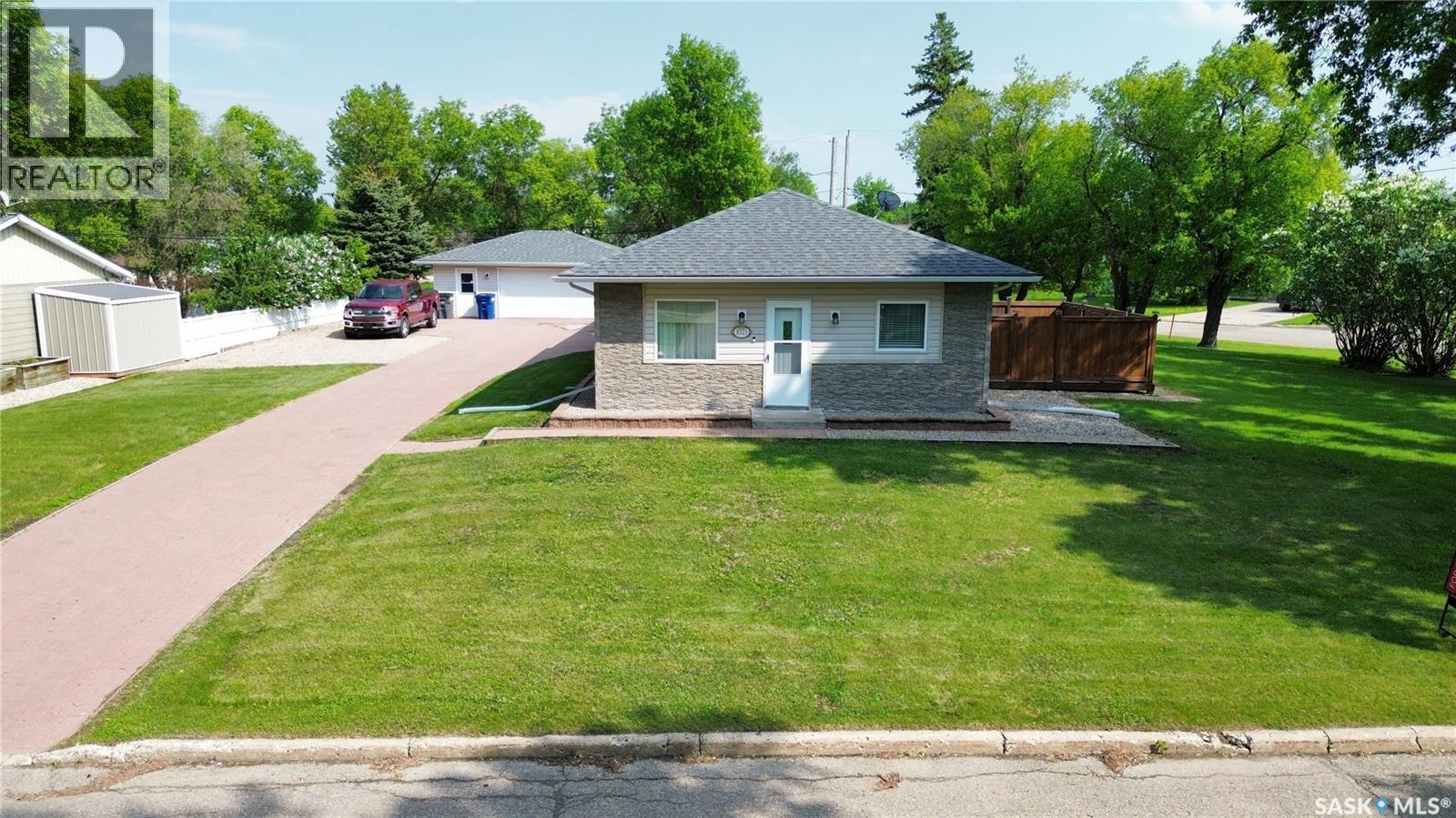 1023 Mountain Street, Moosomin, Saskatchewan  S0G 3N0 - Photo 1 - SK034632
