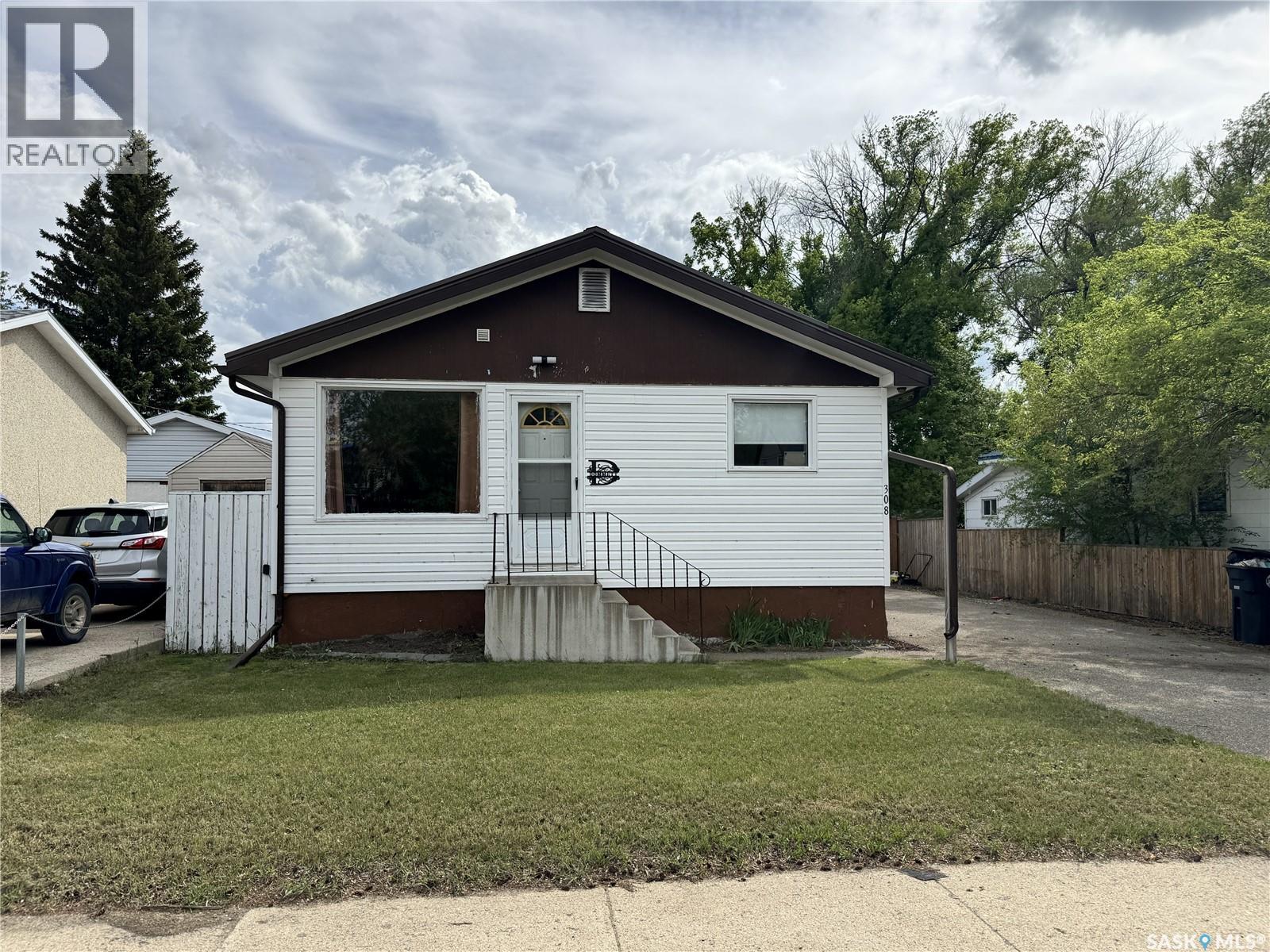 308 7th Avenue W, Biggar, Saskatchewan  S0K 0M0 - Photo 44 - SK038509