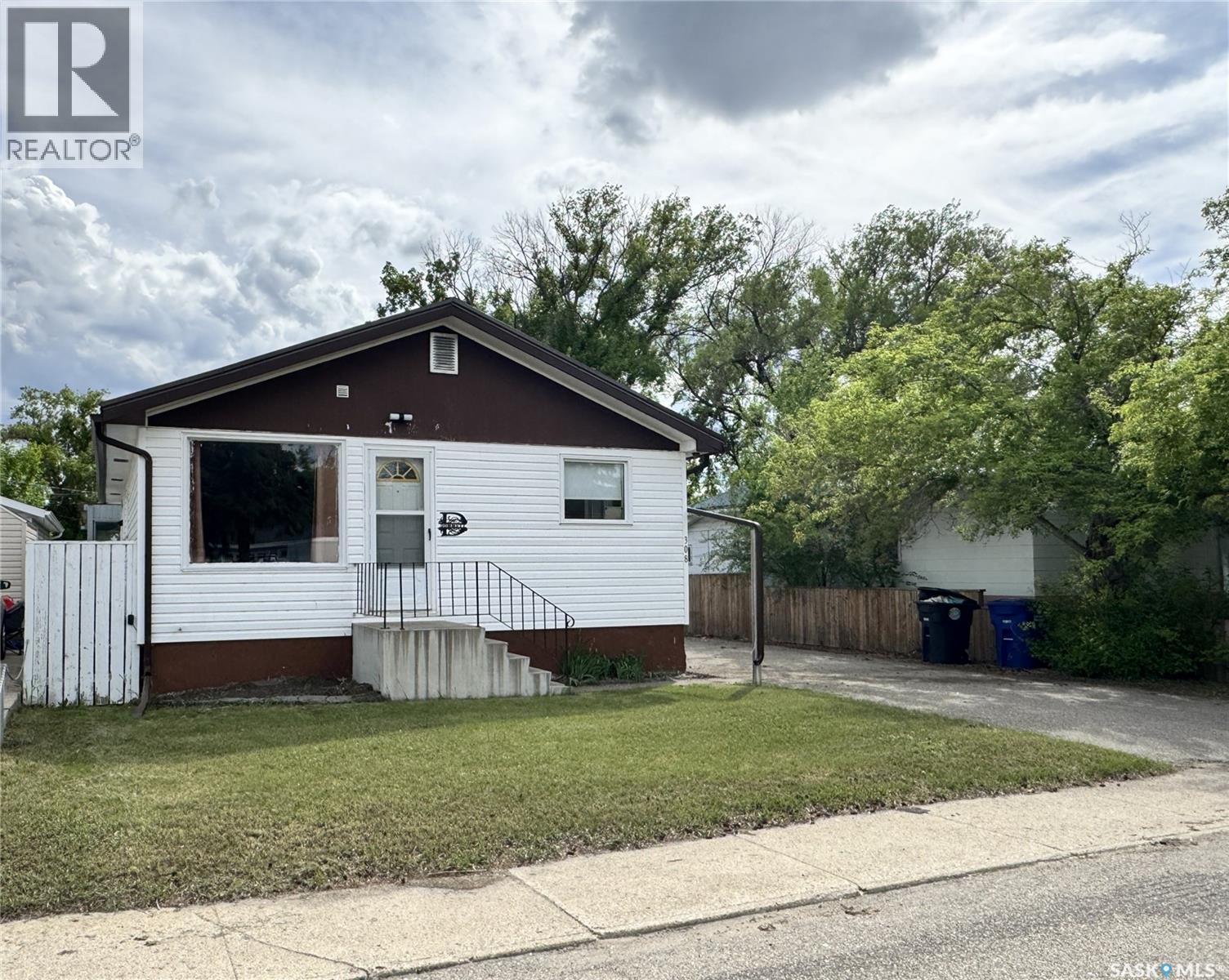 308 7th Avenue W, Biggar, Saskatchewan  S0K 0M0 - Photo 43 - SK038509