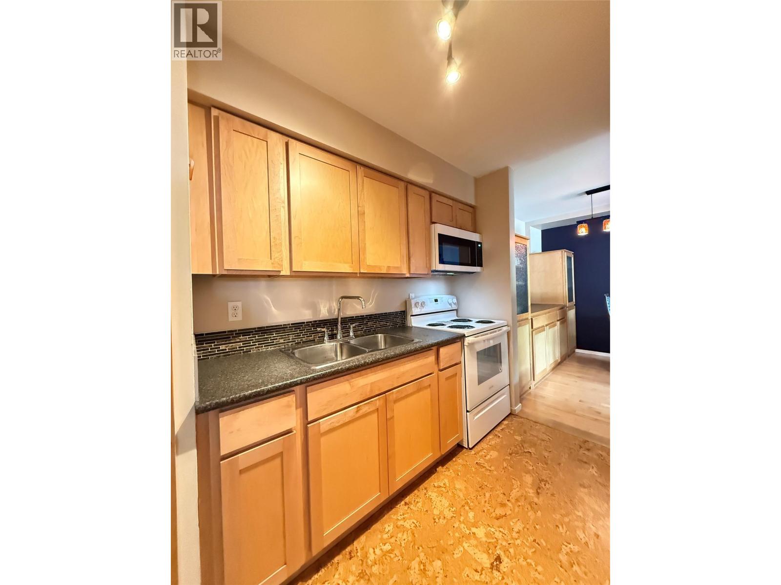 467 Richards Street W, Nelson, British Columbia V1L 3K2 - Photo 22 - 10390164