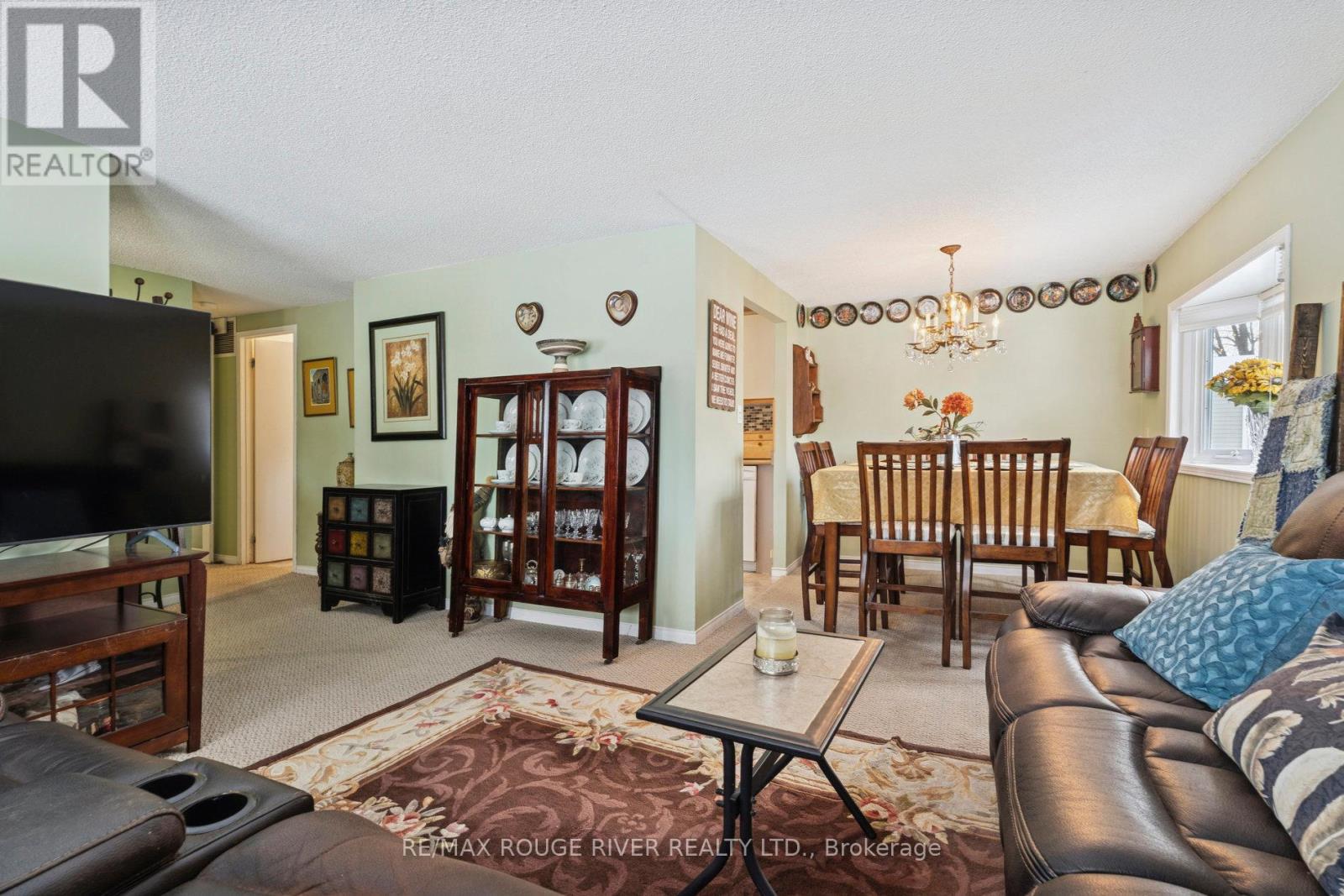 35 Hawthorne Drive, Innisfil, Ontario  L9S 1P1 - Photo 10 - N12982322