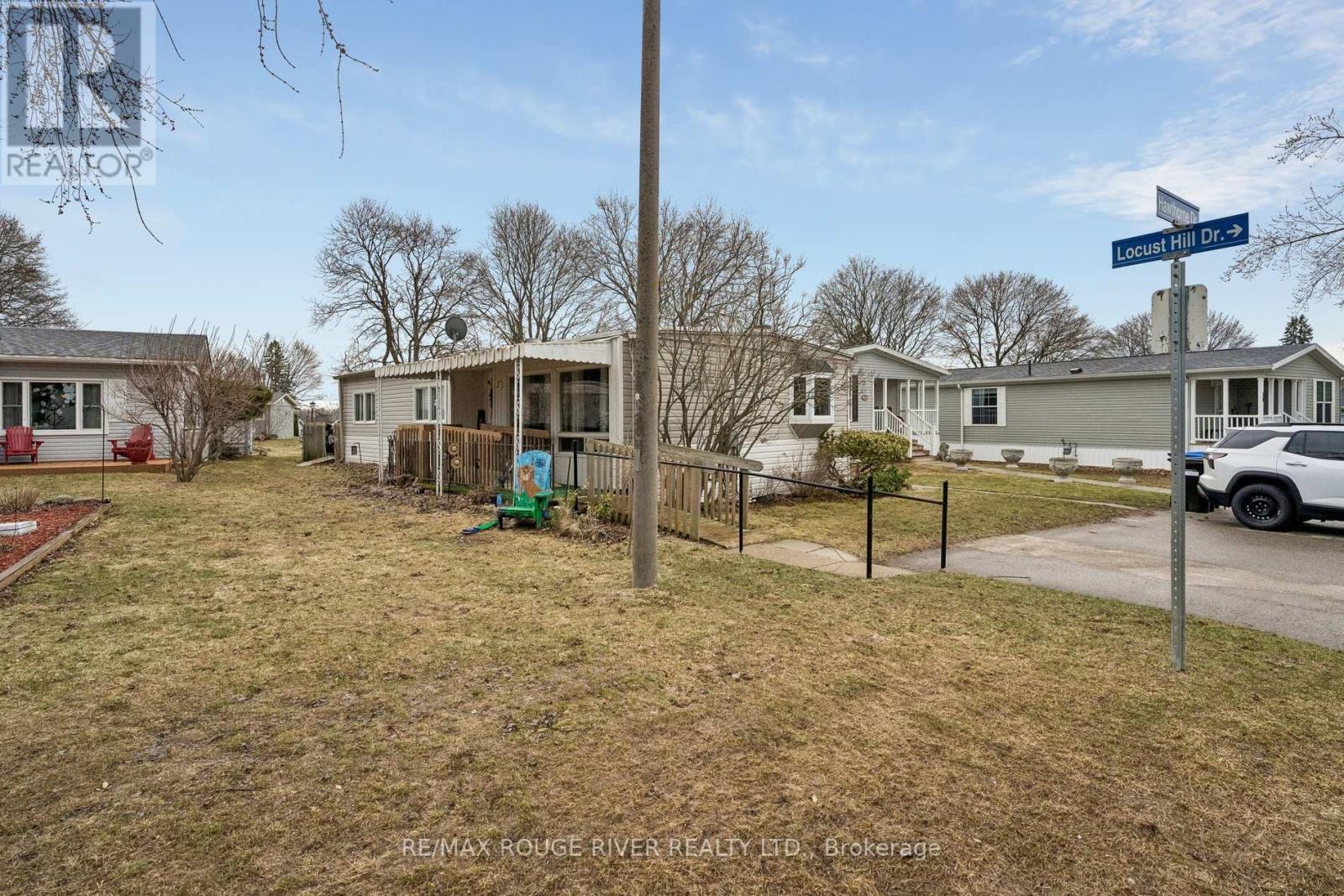 35 Hawthorne Drive, Innisfil, Ontario  L9S 1P1 - Photo 1 - N12982322