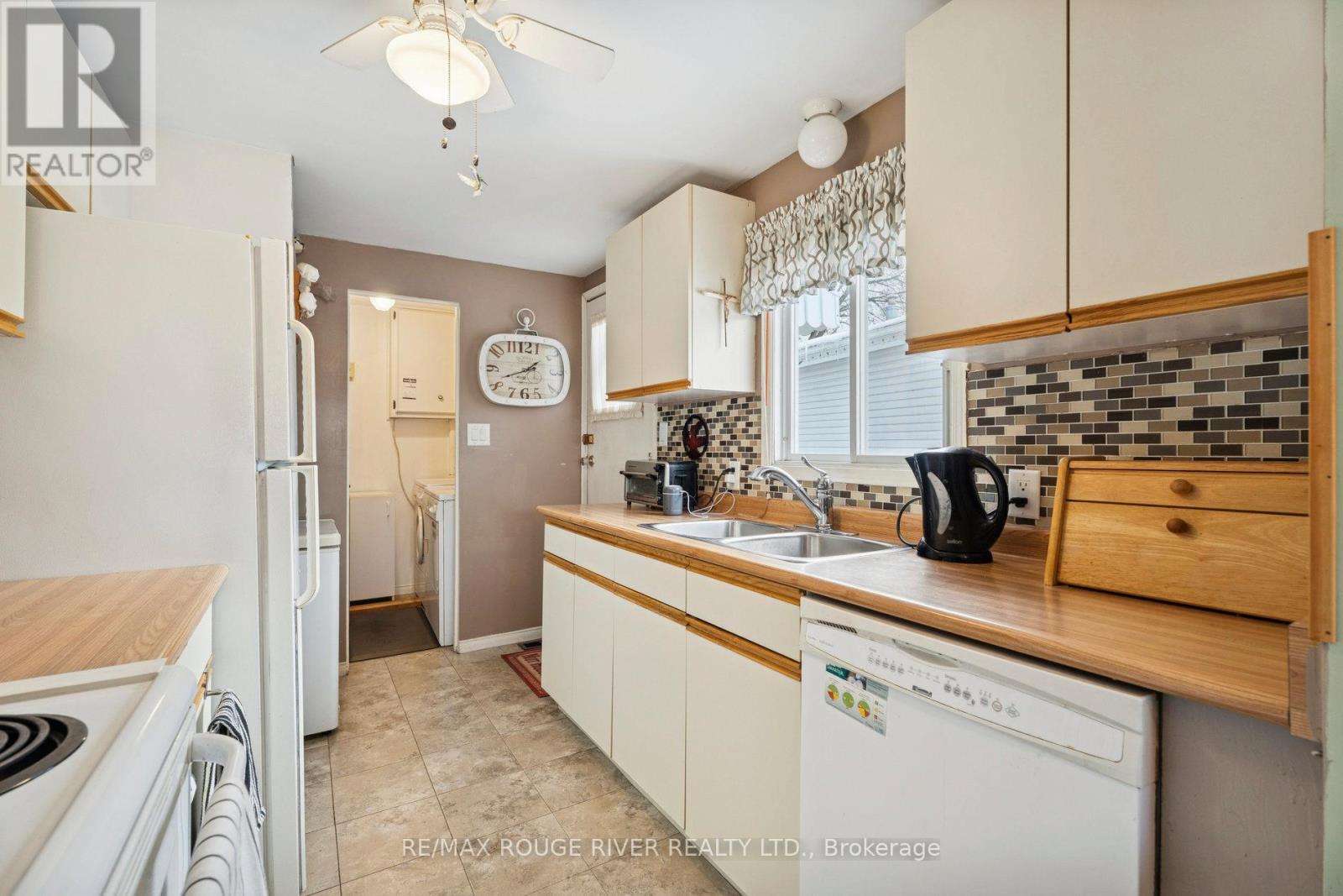 35 Hawthorne Drive, Innisfil, Ontario  L9S 1P1 - Photo 17 - N12982322