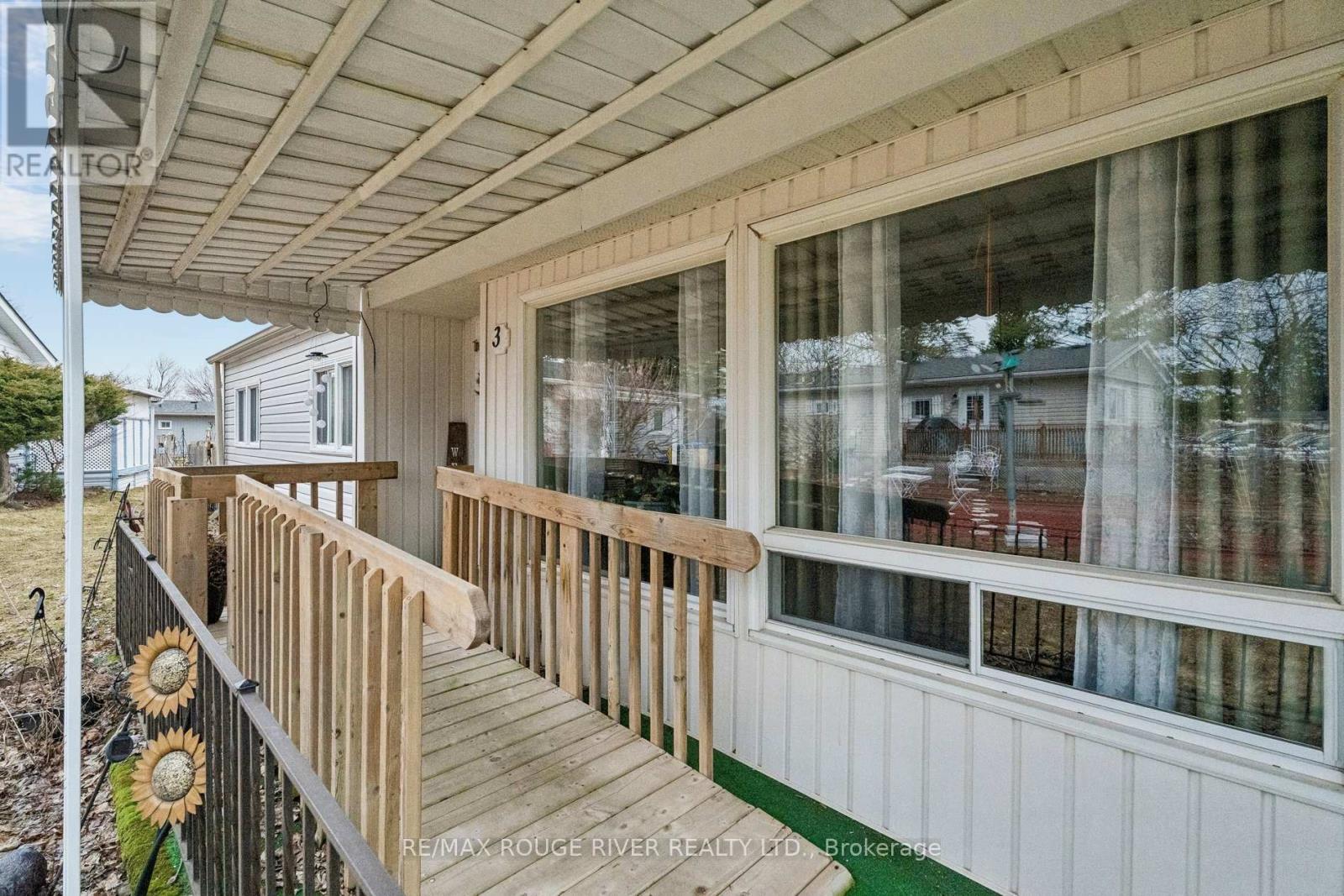 35 Hawthorne Drive, Innisfil, Ontario  L9S 1P1 - Photo 4 - N12982322