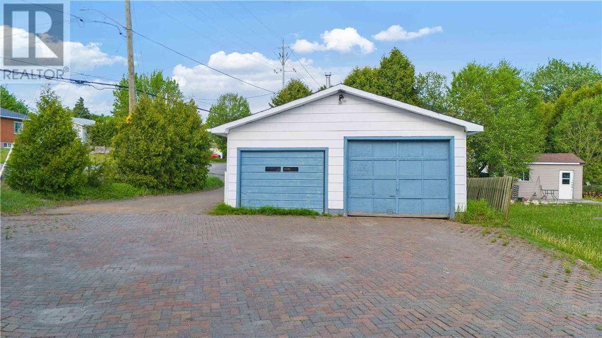 8 Moonlight Beach Road, Sudbury, Ontario  P3B 3V6 - Photo 3 - 2128357