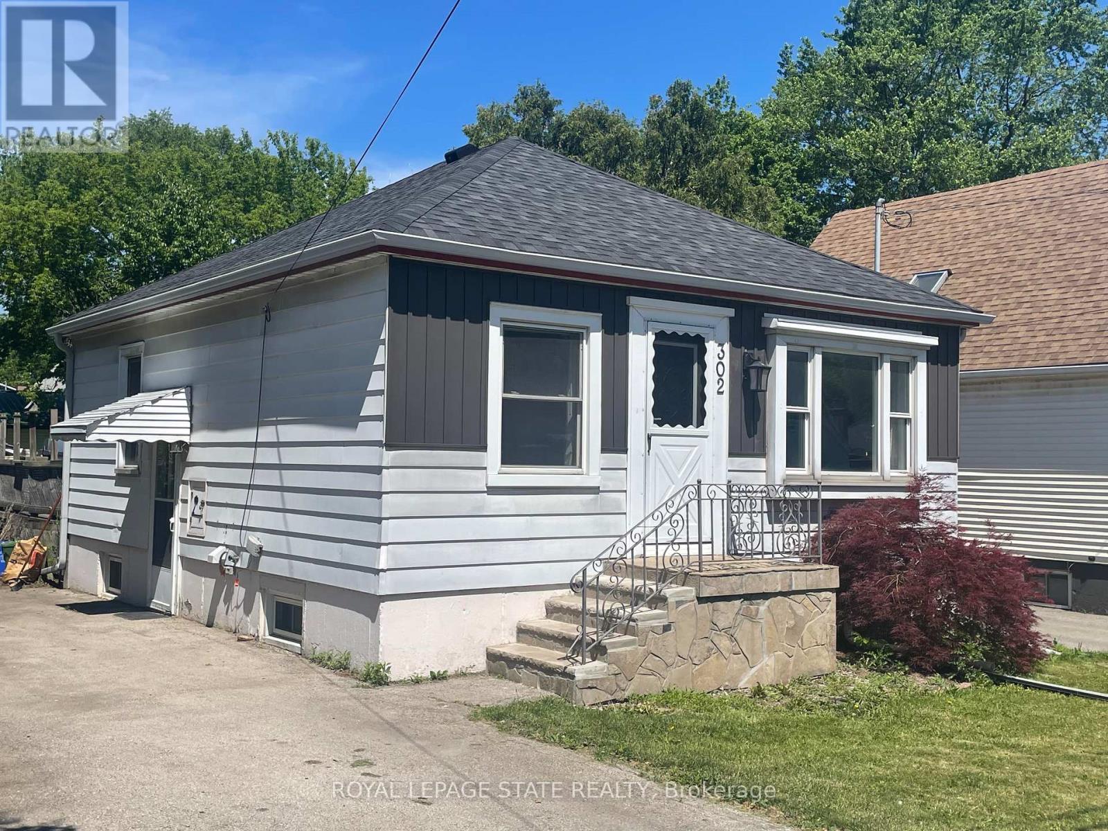 302 East 27th Street, Hamilton, Ontario  L8V 3G6 - Photo 2 - X12915314