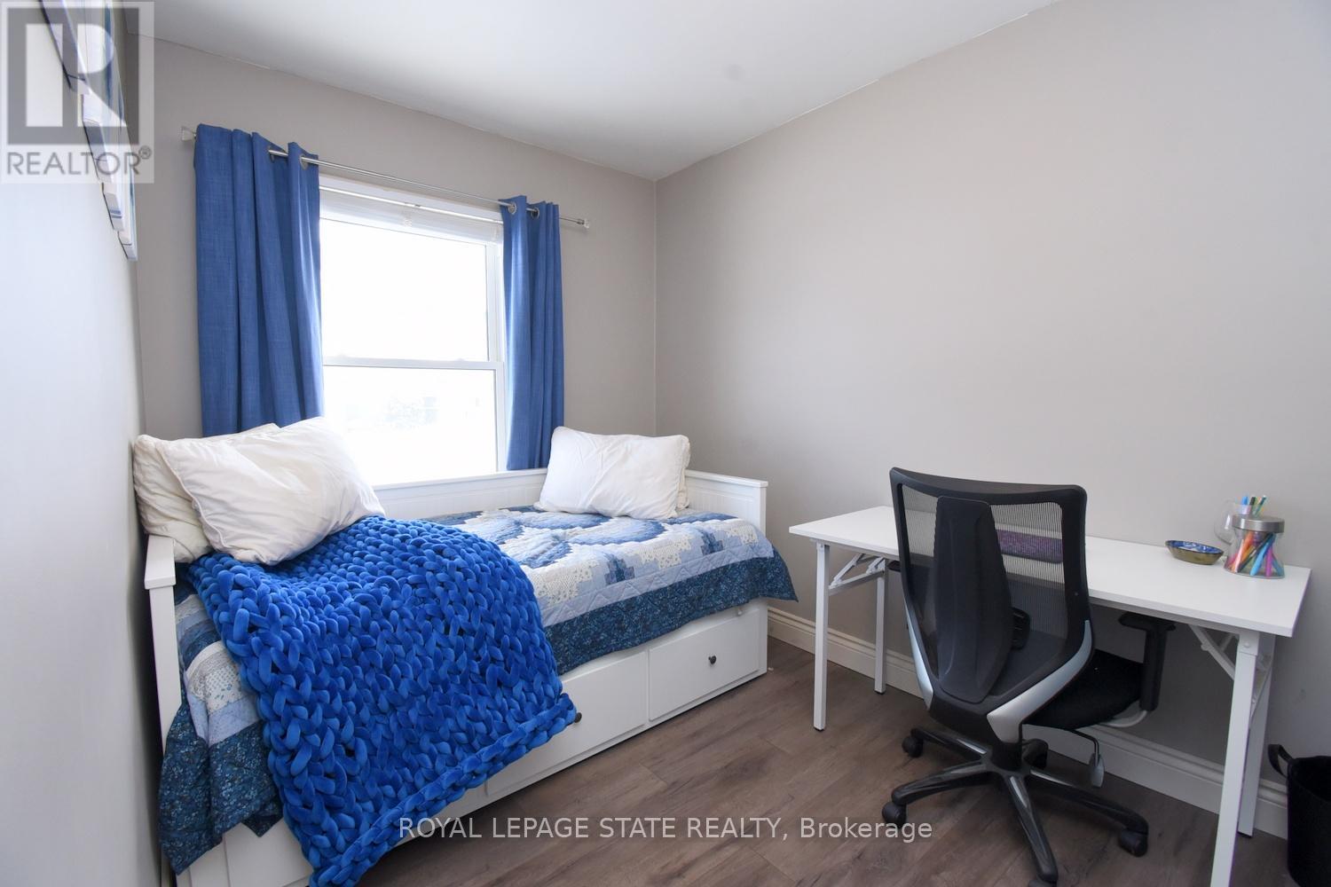 302 East 27th Street, Hamilton, Ontario  L8V 3G6 - Photo 16 - X12915314