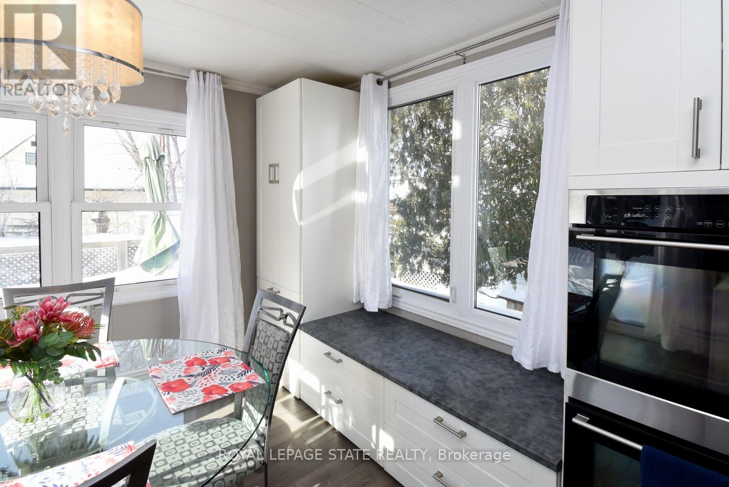 302 East 27th Street, Hamilton, Ontario  L8V 3G6 - Photo 9 - X12915314