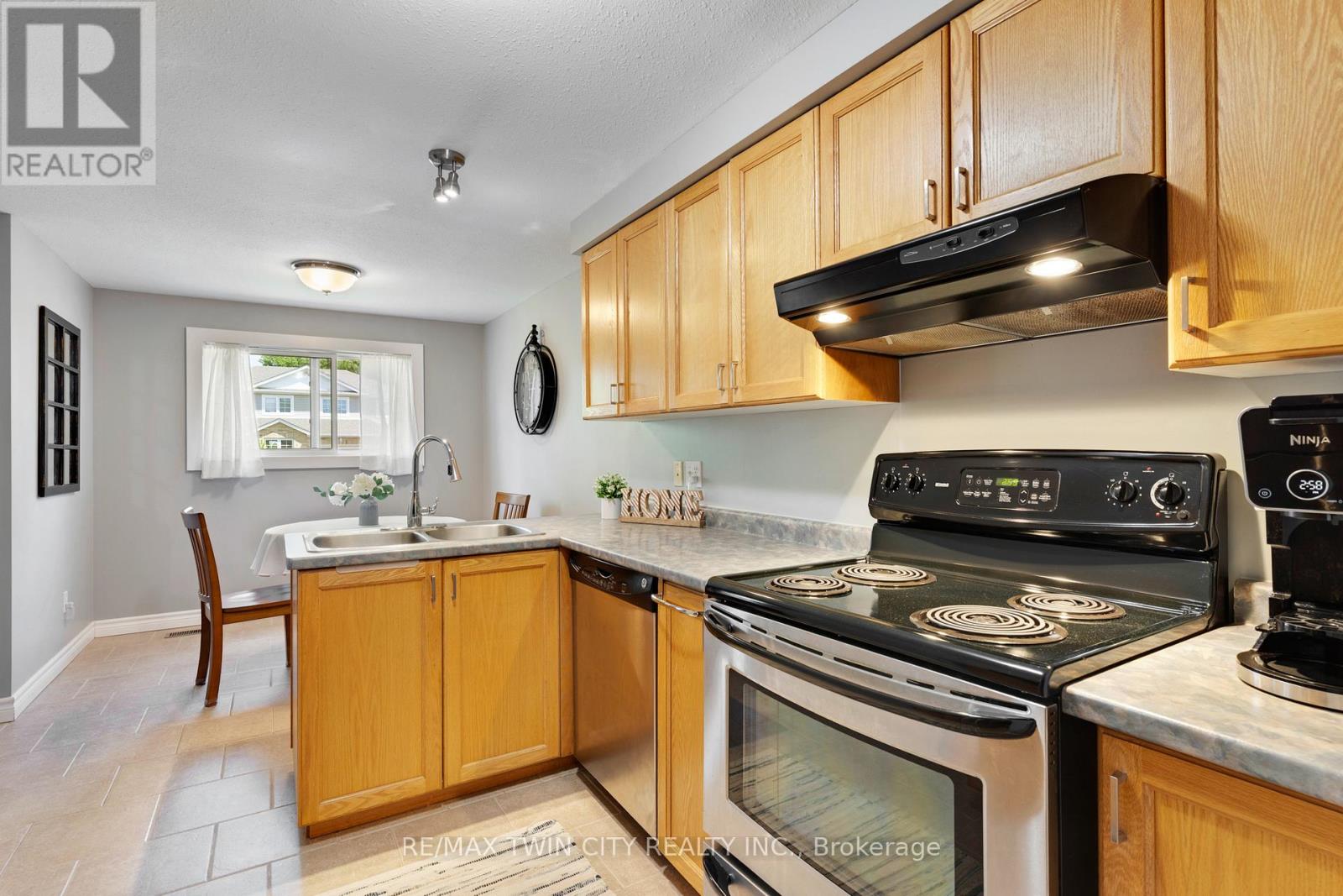 249 Wilderness Drive, Kitchener, Ontario  N2E 3R4 - Photo 18 - X13414510