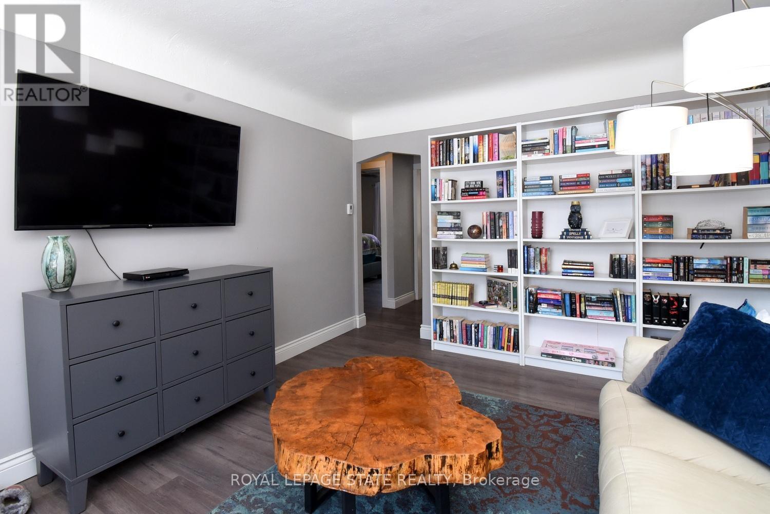 302 East 27th Street, Hamilton, Ontario  L8V 3G6 - Photo 6 - X12915314