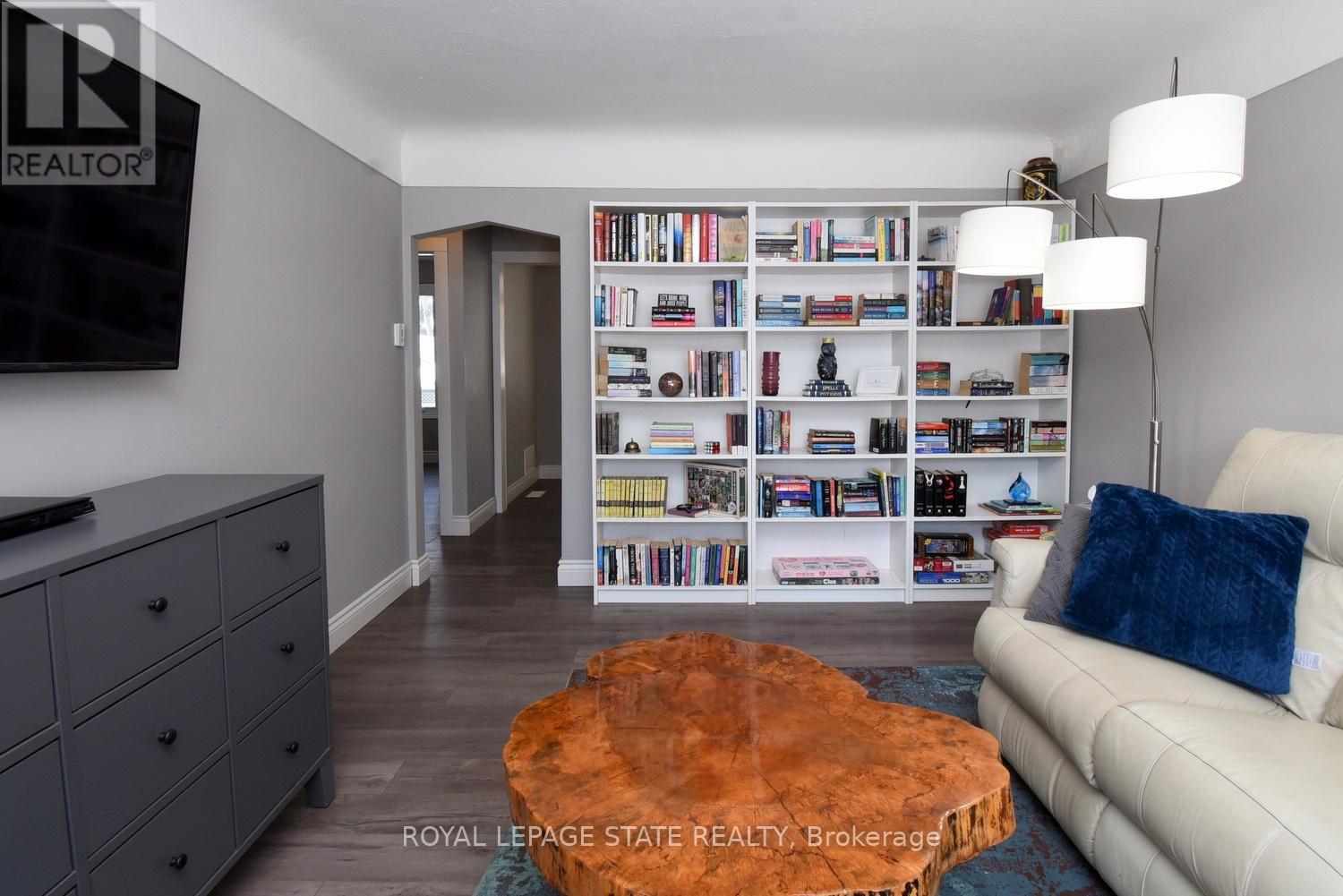 302 East 27th Street, Hamilton, Ontario  L8V 3G6 - Photo 3 - X12915314
