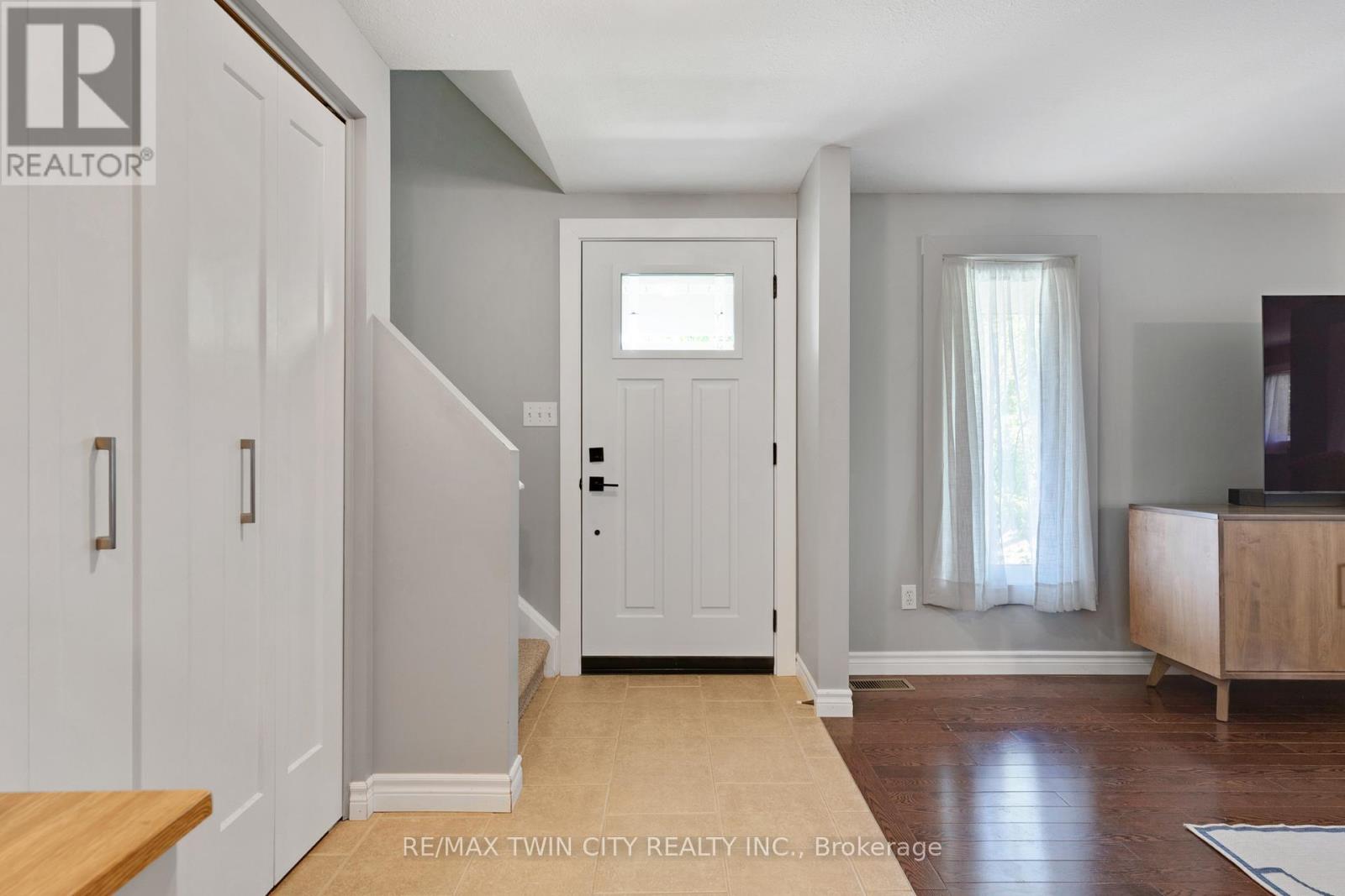 249 Wilderness Drive, Kitchener, Ontario  N2E 3R4 - Photo 8 - X13414510