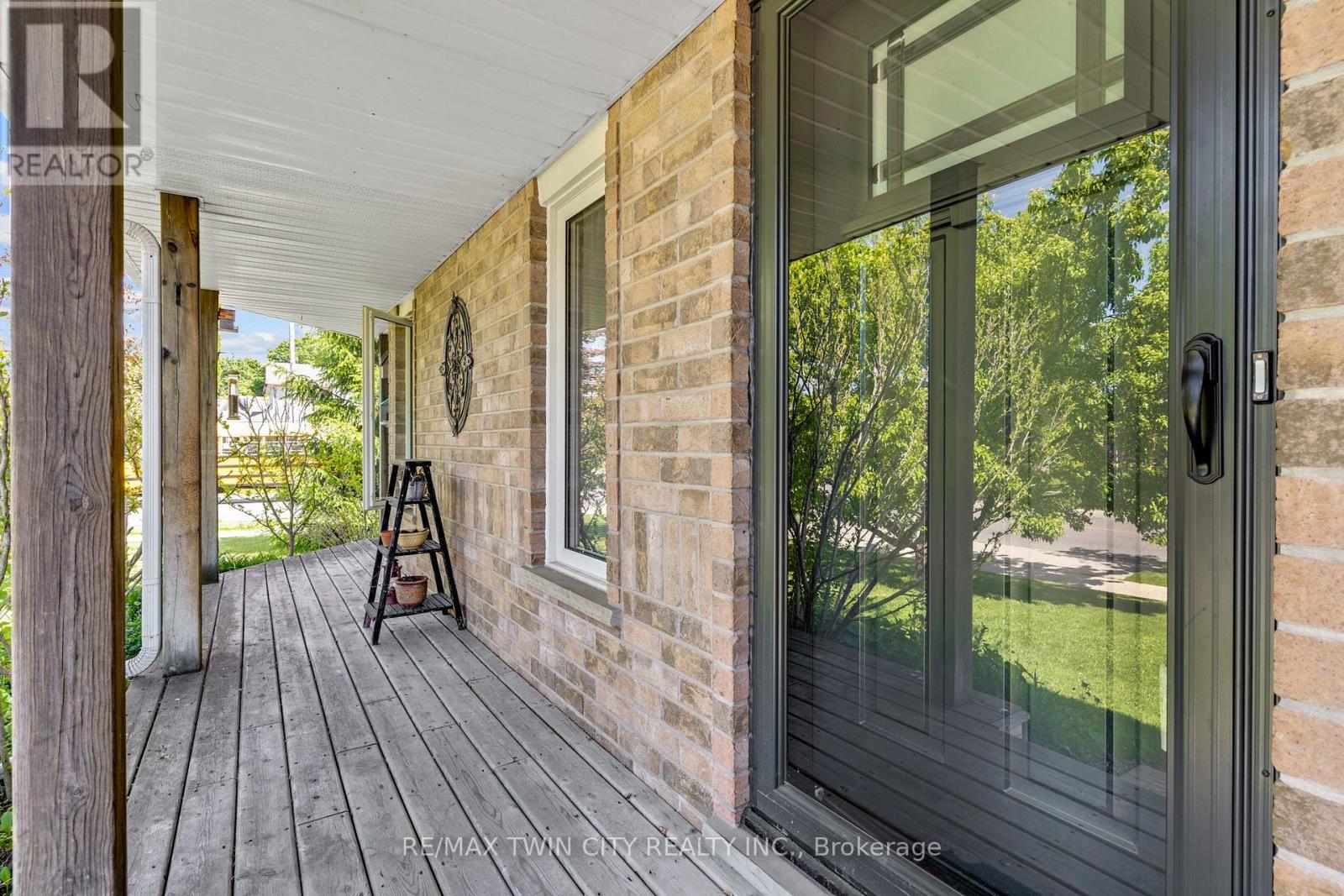 249 Wilderness Drive, Kitchener, Ontario  N2E 3R4 - Photo 6 - X13414510