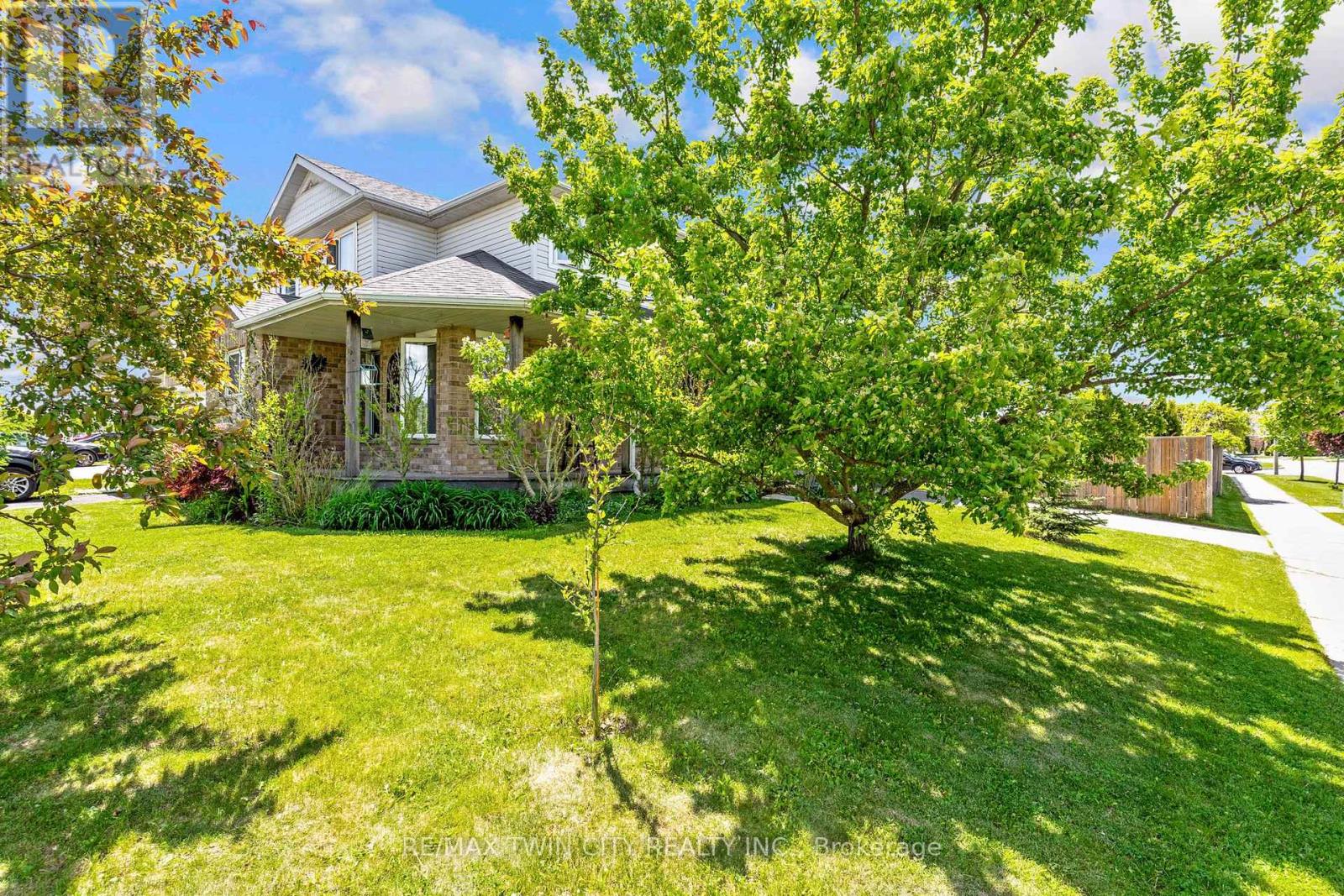 249 Wilderness Drive, Kitchener, Ontario  N2E 3R4 - Photo 3 - X13414510