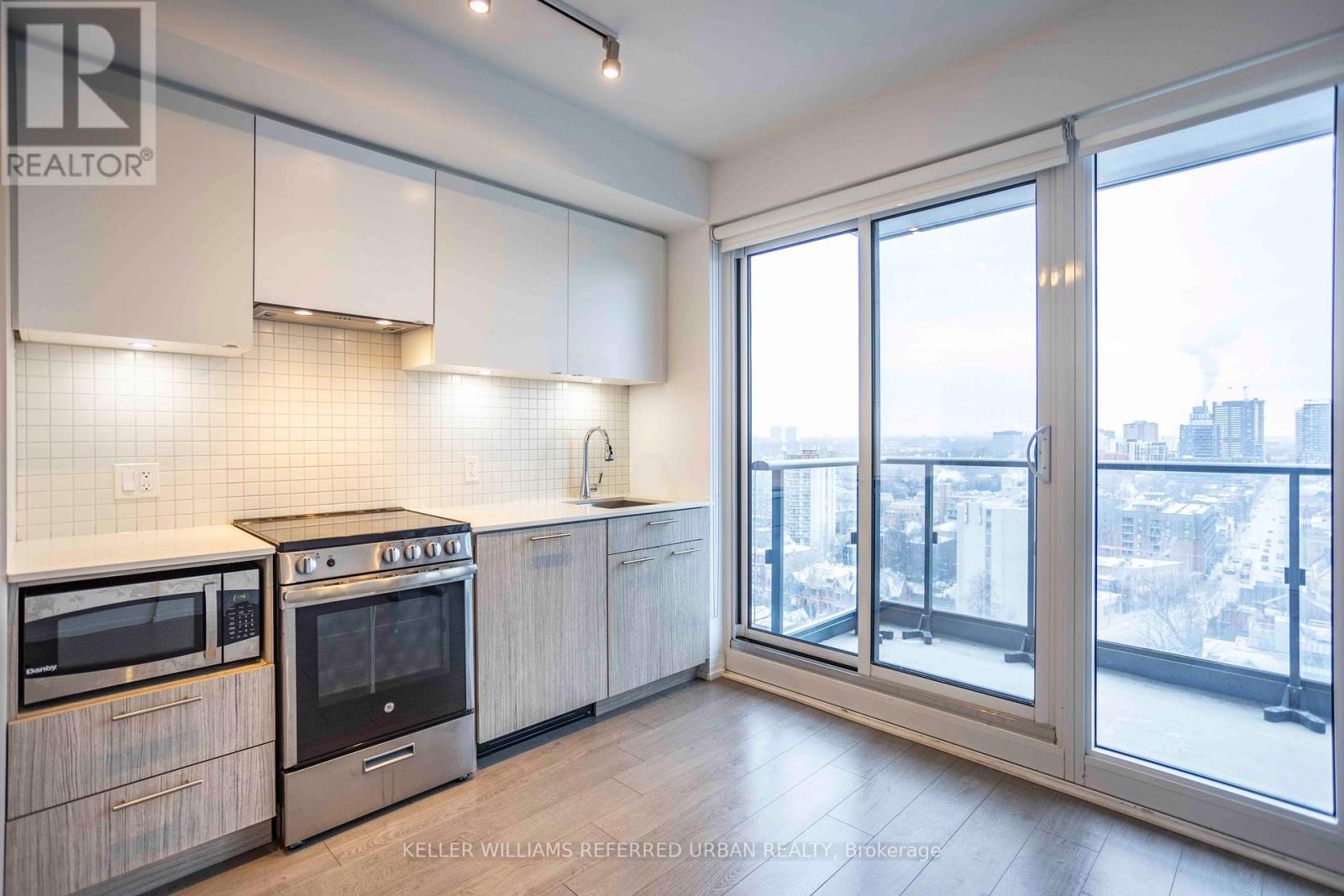 1610 - 251 Jarvis Street, Toronto, Ontario  M5B 0C3 - Photo 2 - C13414980