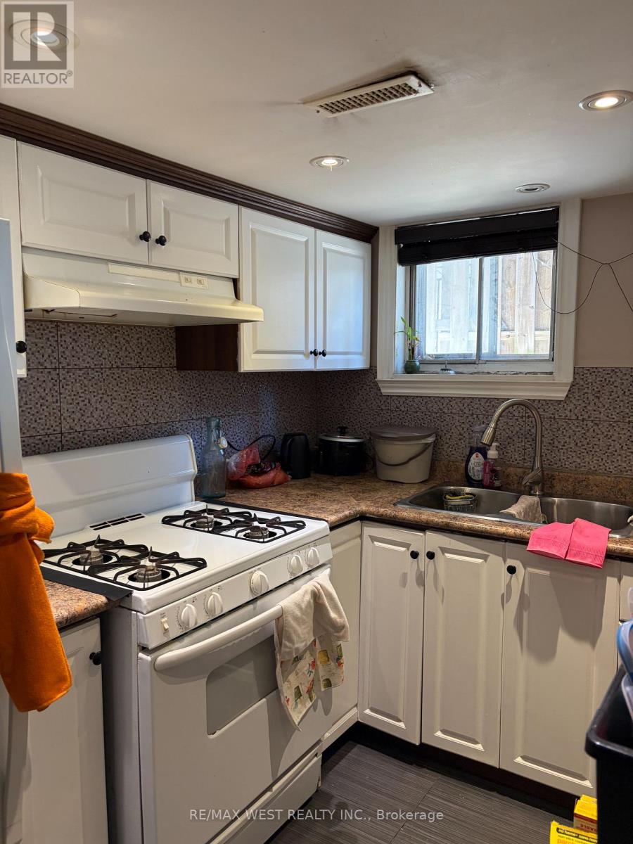 Basement - 247 Lansdowne Avenue, Toronto, Ontario  M6K 2W2 - Photo 16 - C13415102