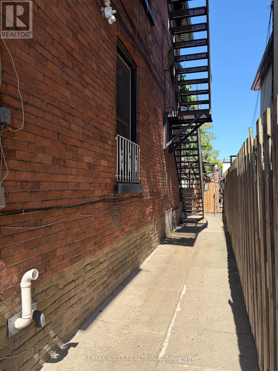 Basement - 247 Lansdowne Avenue, Toronto, Ontario  M6K 2W2 - Photo 2 - C13415102