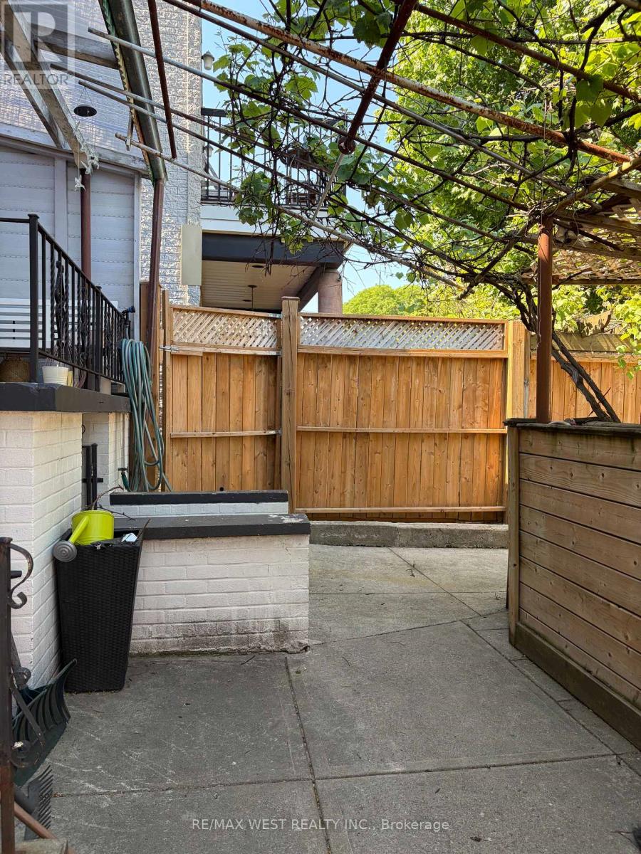 Basement - 247 Lansdowne Avenue, Toronto, Ontario  M6K 2W2 - Photo 3 - C13415102