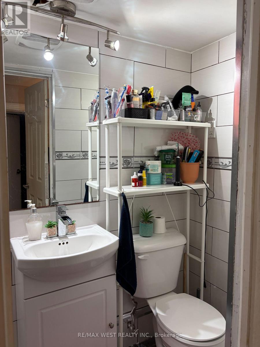 Basement - 247 Lansdowne Avenue, Toronto, Ontario  M6K 2W2 - Photo 5 - C13415102
