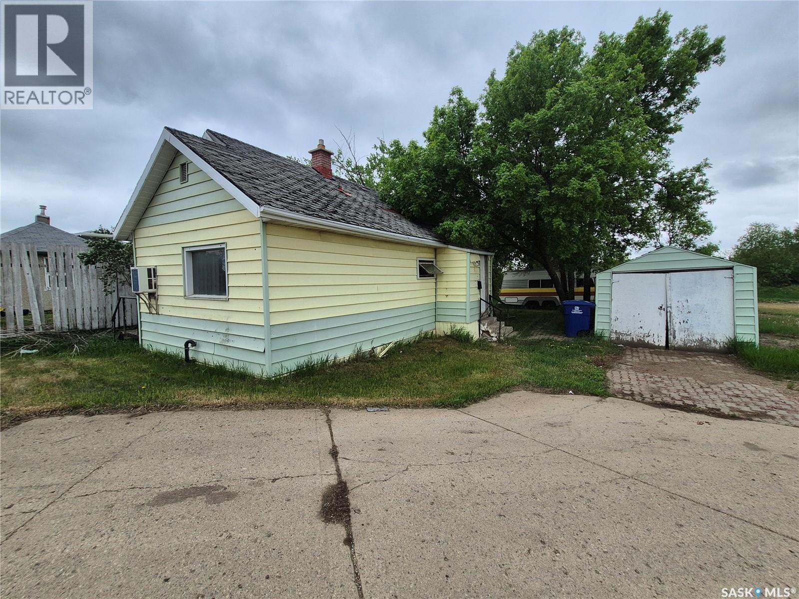 930 1st AVENUE NW, Weyburn, Saskatchewan