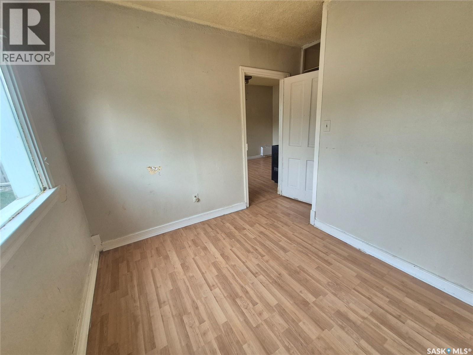 930 1st Avenue NW, Weyburn, Saskatchewan  S4H 1P6 - Photo 12 - SK038471