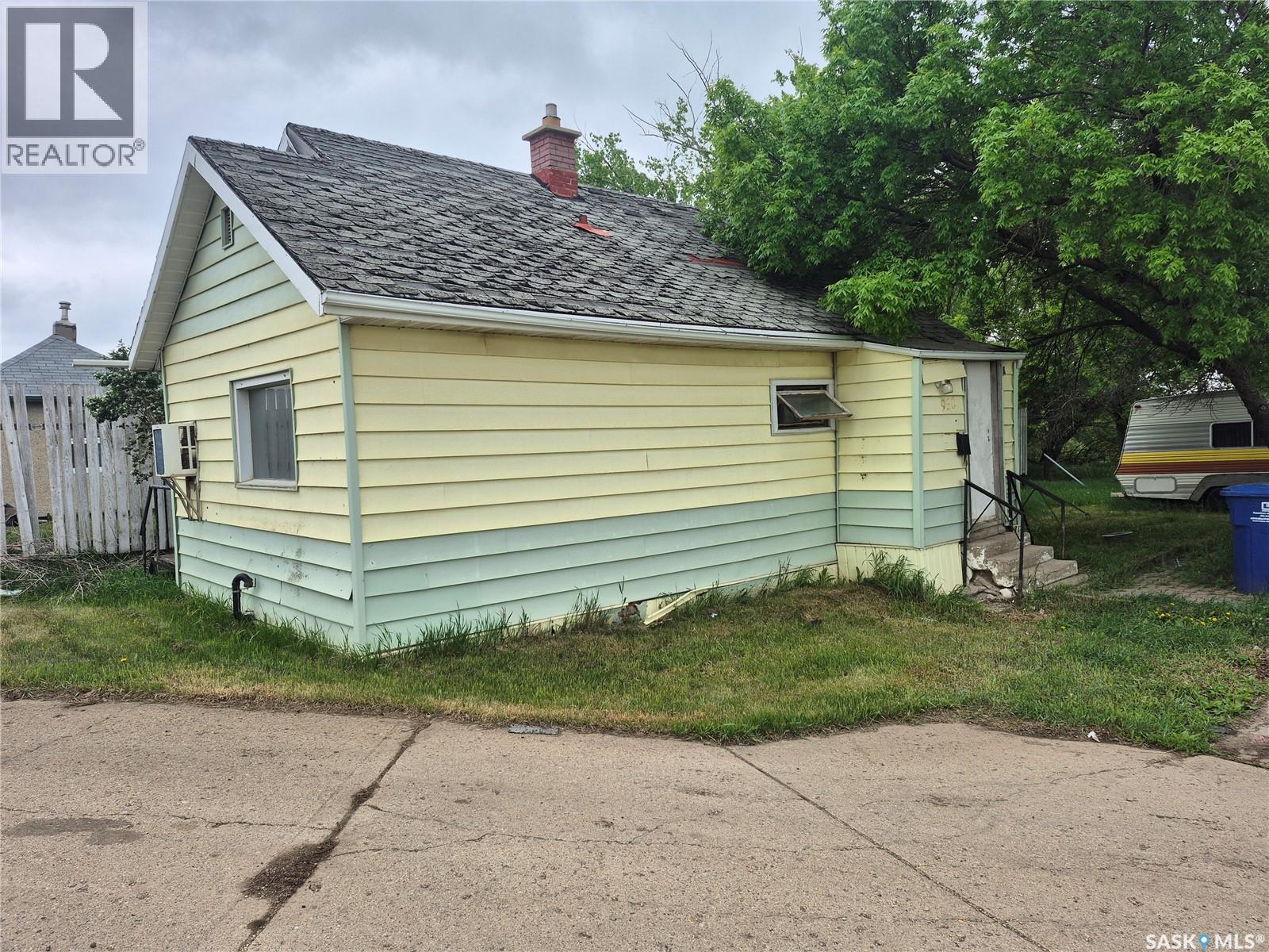 930 1st Avenue NW, Weyburn, Saskatchewan  S4H 1P6 - Photo 21 - SK038471