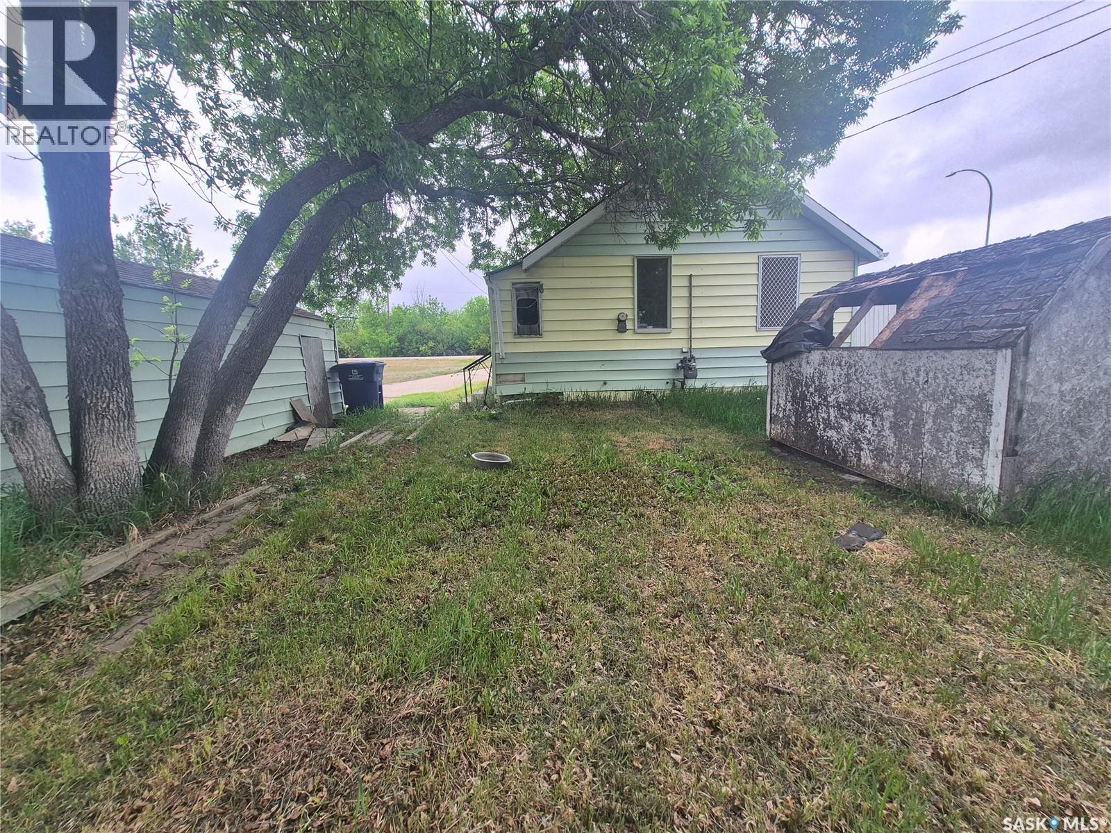 930 1st Avenue NW, Weyburn, Saskatchewan  S4H 1P6 - Photo 24 - SK038471