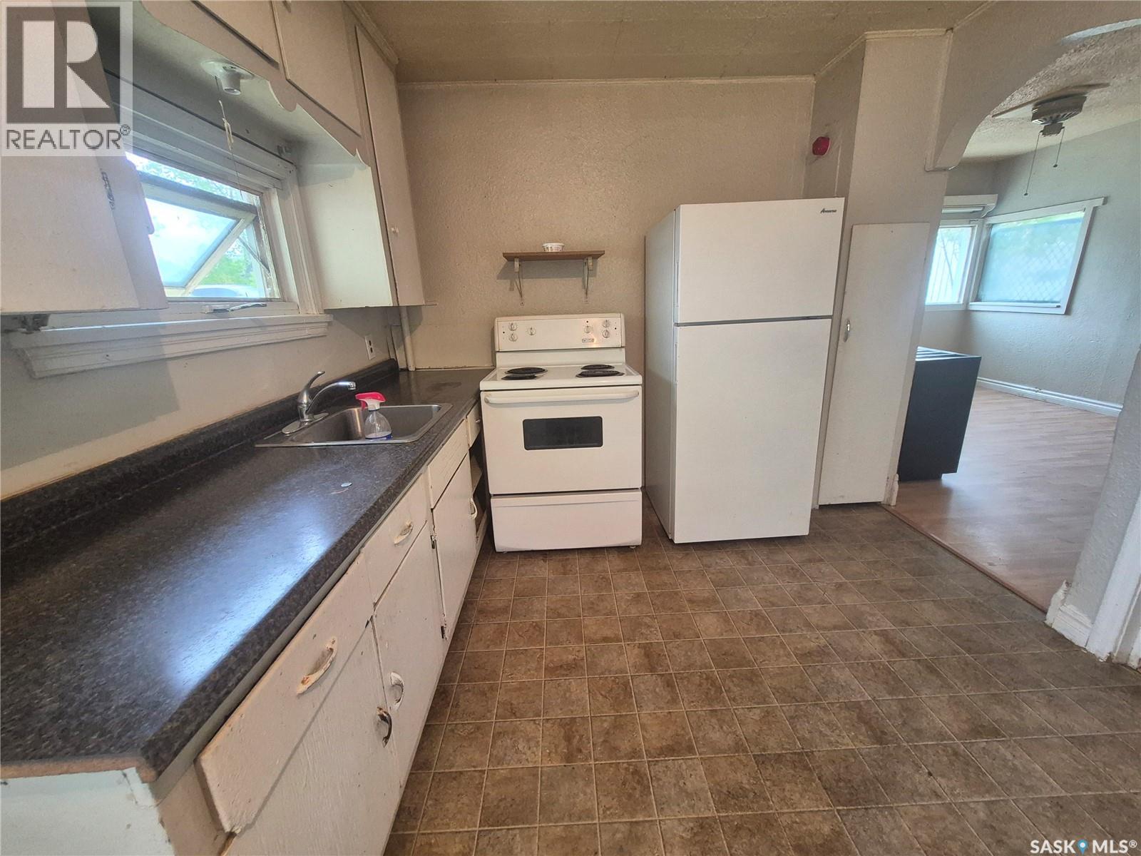 930 1st Avenue NW, Weyburn, Saskatchewan  S4H 1P6 - Photo 5 - SK038471