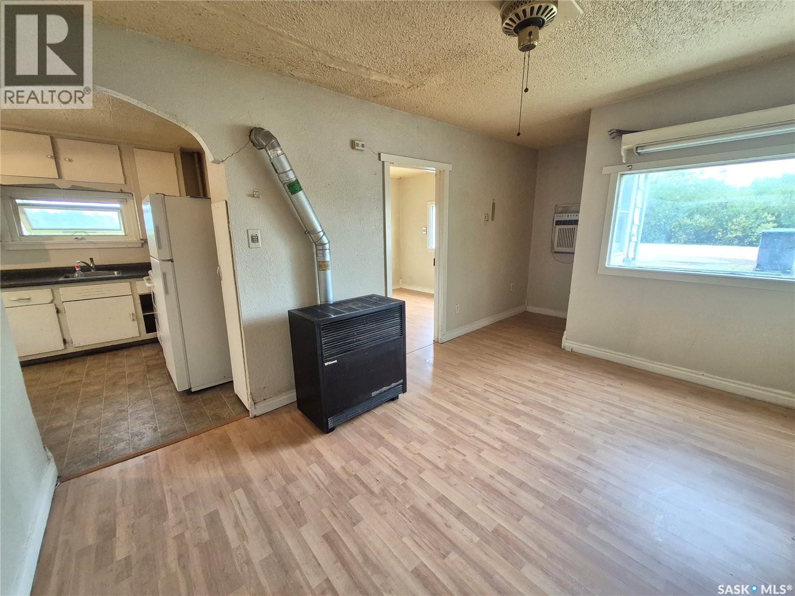 930 1st Avenue NW, Weyburn, Saskatchewan  S4H 1P6 - Photo 9 - SK038471