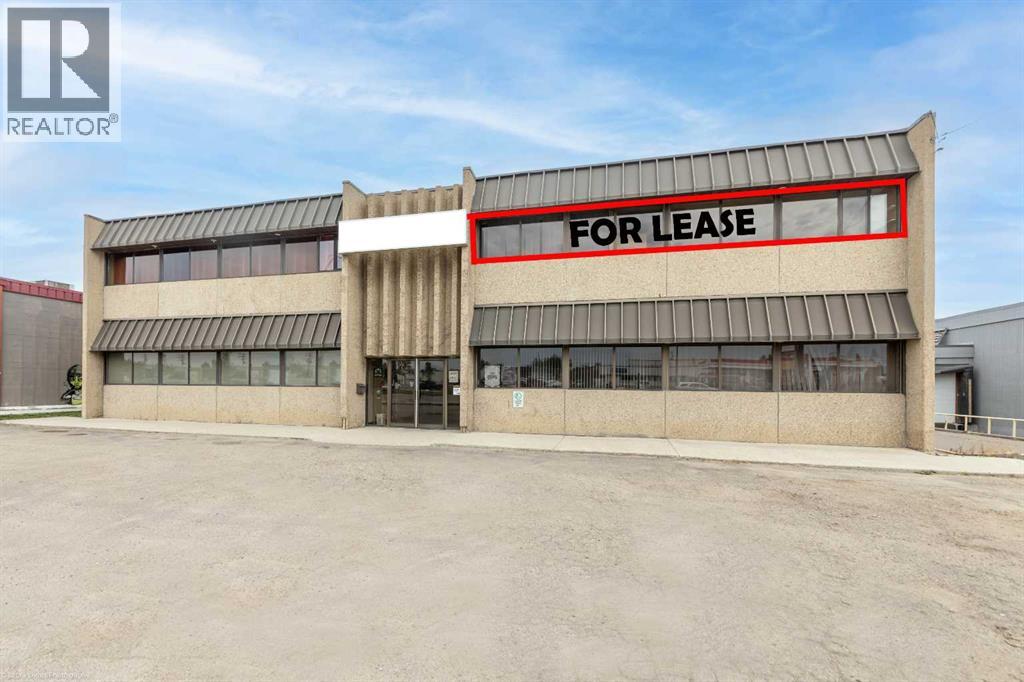 East Half, Top Floor 5720 44 Street, lloydminster, Alberta