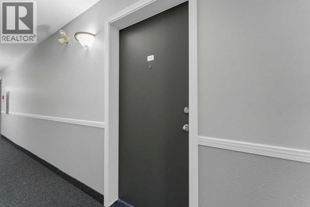 215, 1648 Saamis Drive NW, Medicine Hat, Alberta  T1C 4X1 - Photo 4 - A2317284