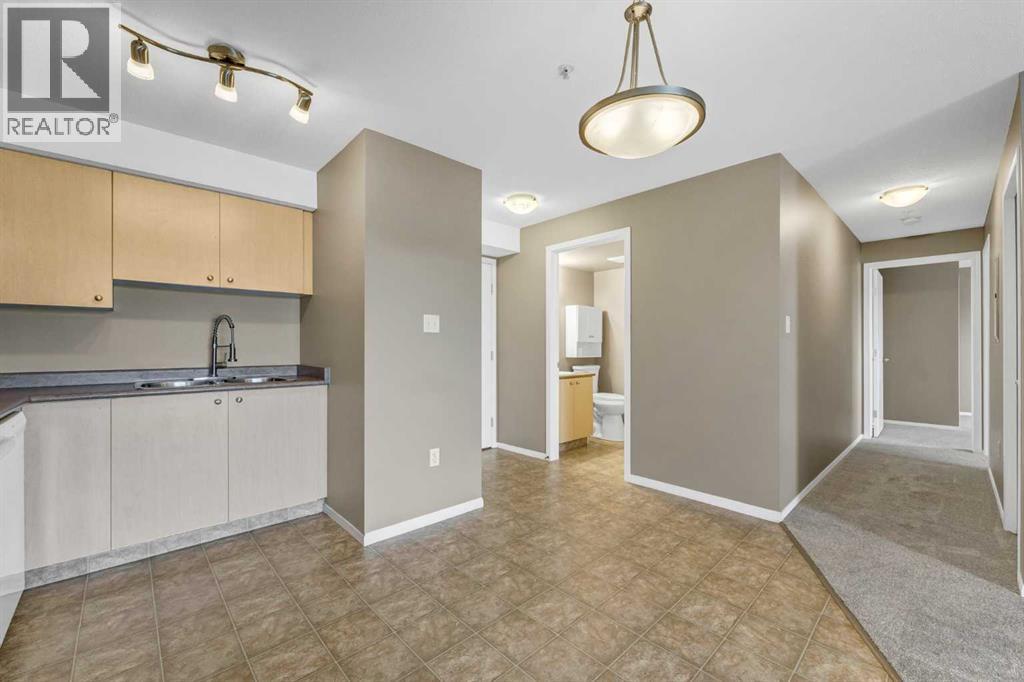 215, 1648 Saamis Drive NW, Medicine Hat, Alberta  T1C 4X1 - Photo 8 - A2317284