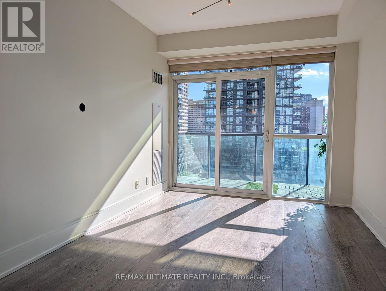 917 - 70 Roehampton Avenue, Toronto, Ontario  M4P 1R2 - Photo 11 - C13414350