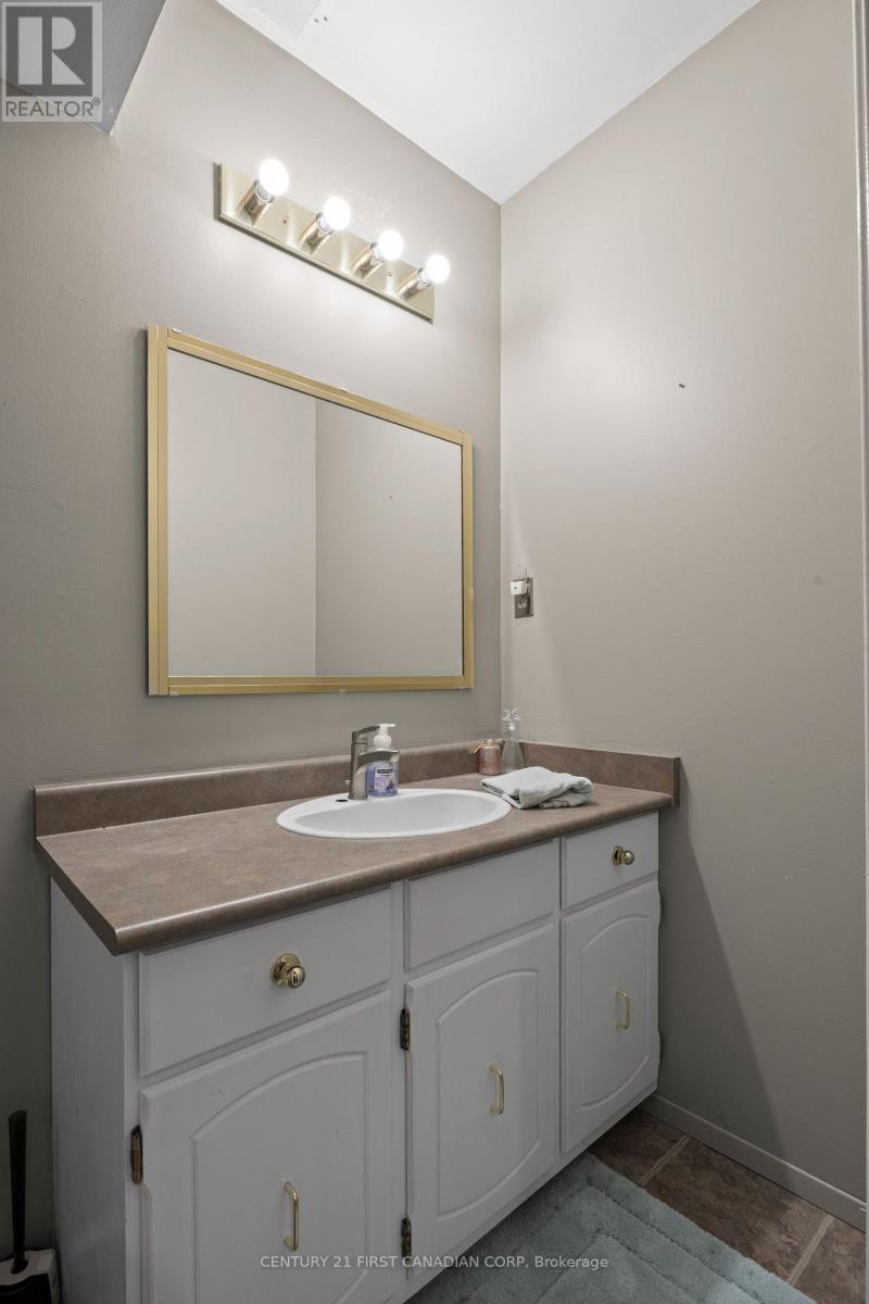 453 Wilkins Street, London South, Ontario  N6C 5B5 - Photo 25 - X13415248