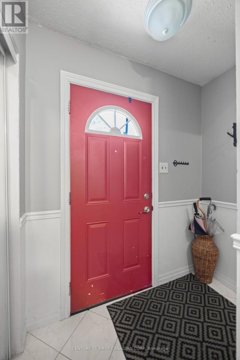 453 Wilkins Street, London South, Ontario  N6C 5B5 - Photo 3 - X13415248