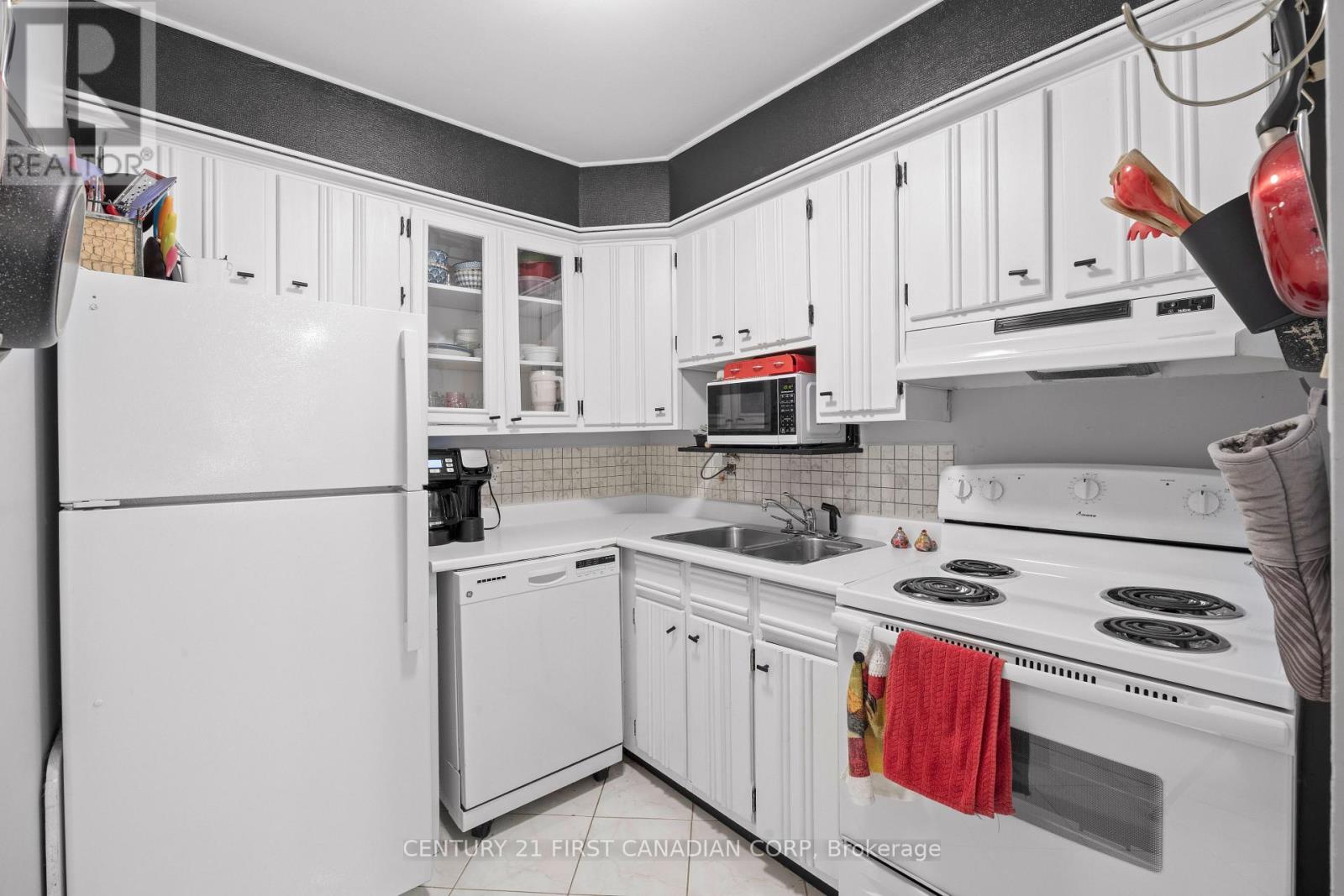 453 Wilkins Street, London South, Ontario  N6C 5B5 - Photo 5 - X13415248