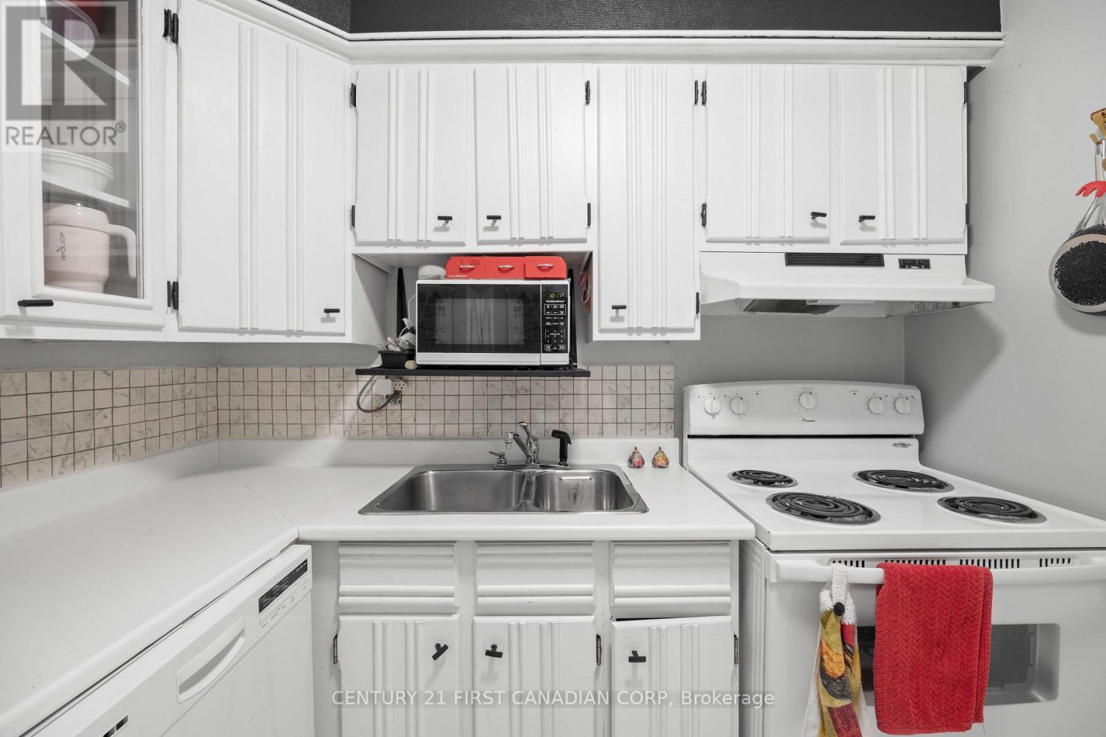 453 Wilkins Street, London South, Ontario  N6C 5B5 - Photo 6 - X13415248